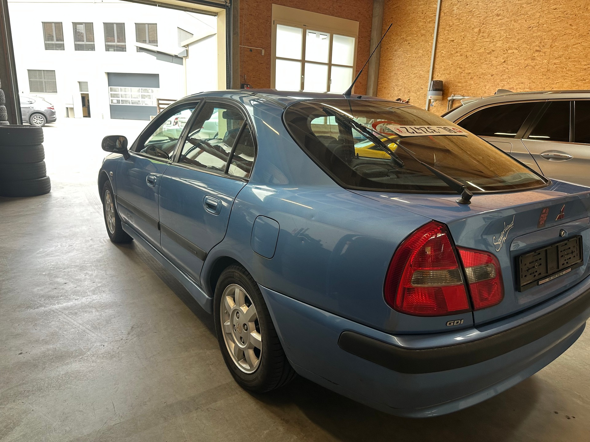 MITSUBISHI Carisma 1.8 GDI Classic mit Klima/Läuft alles soweit!Verkauf ab Platz-image-4