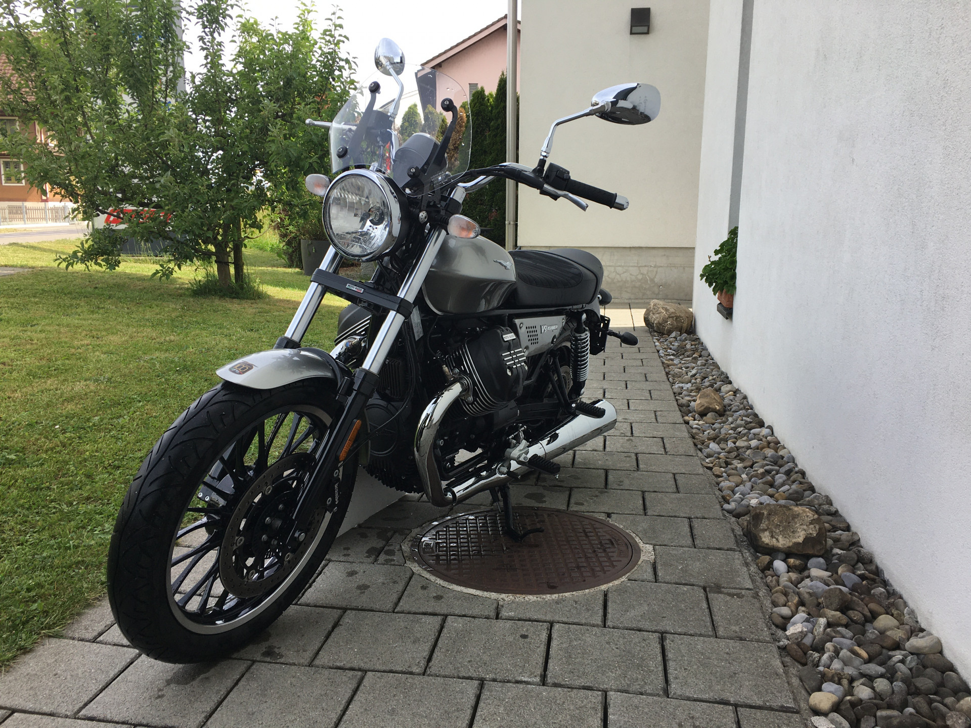 MOTO GUZZI V9 Roamer-showroom-element-2