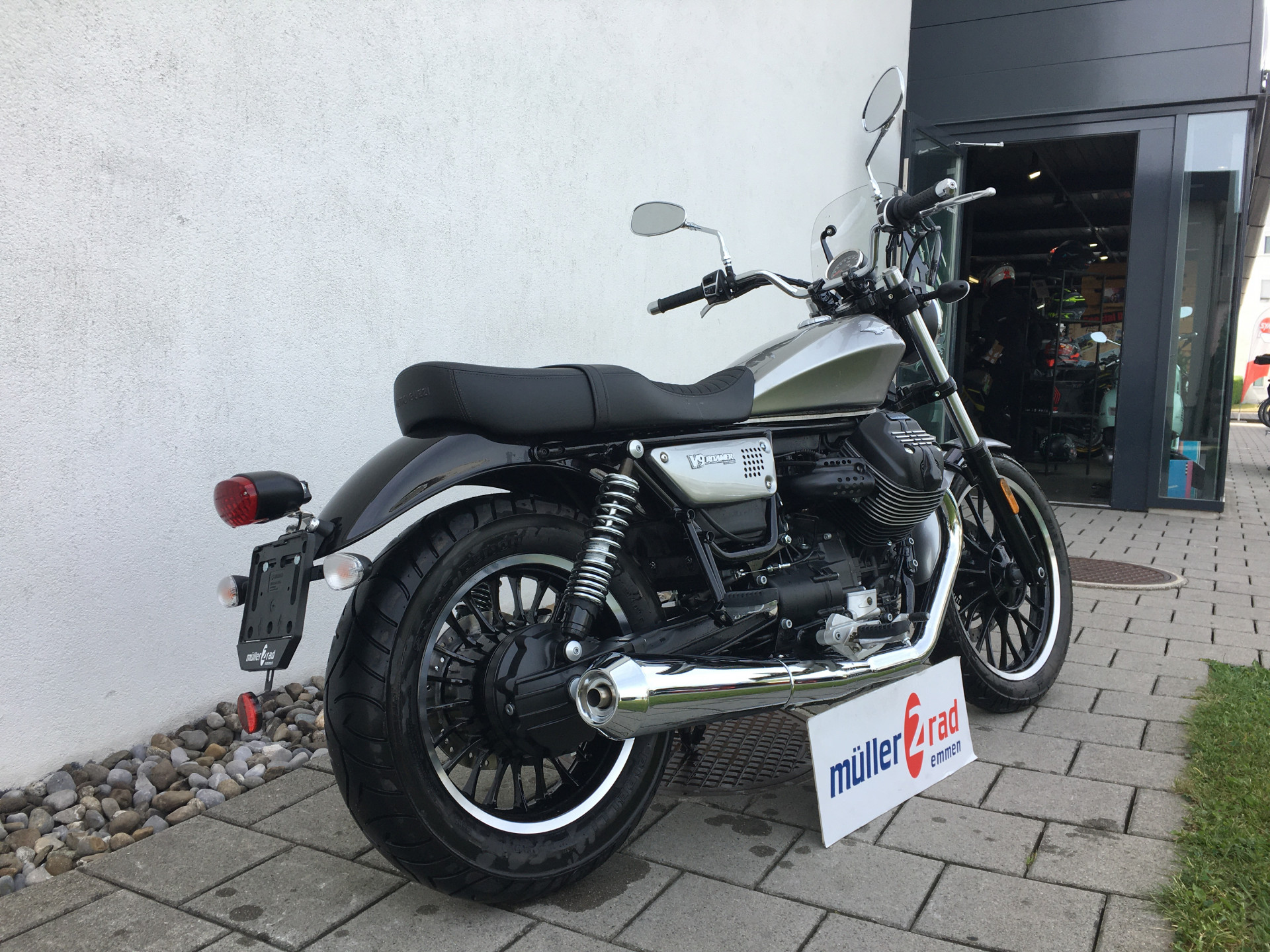 MOTO GUZZI V9 Roamer-showroom-element-1