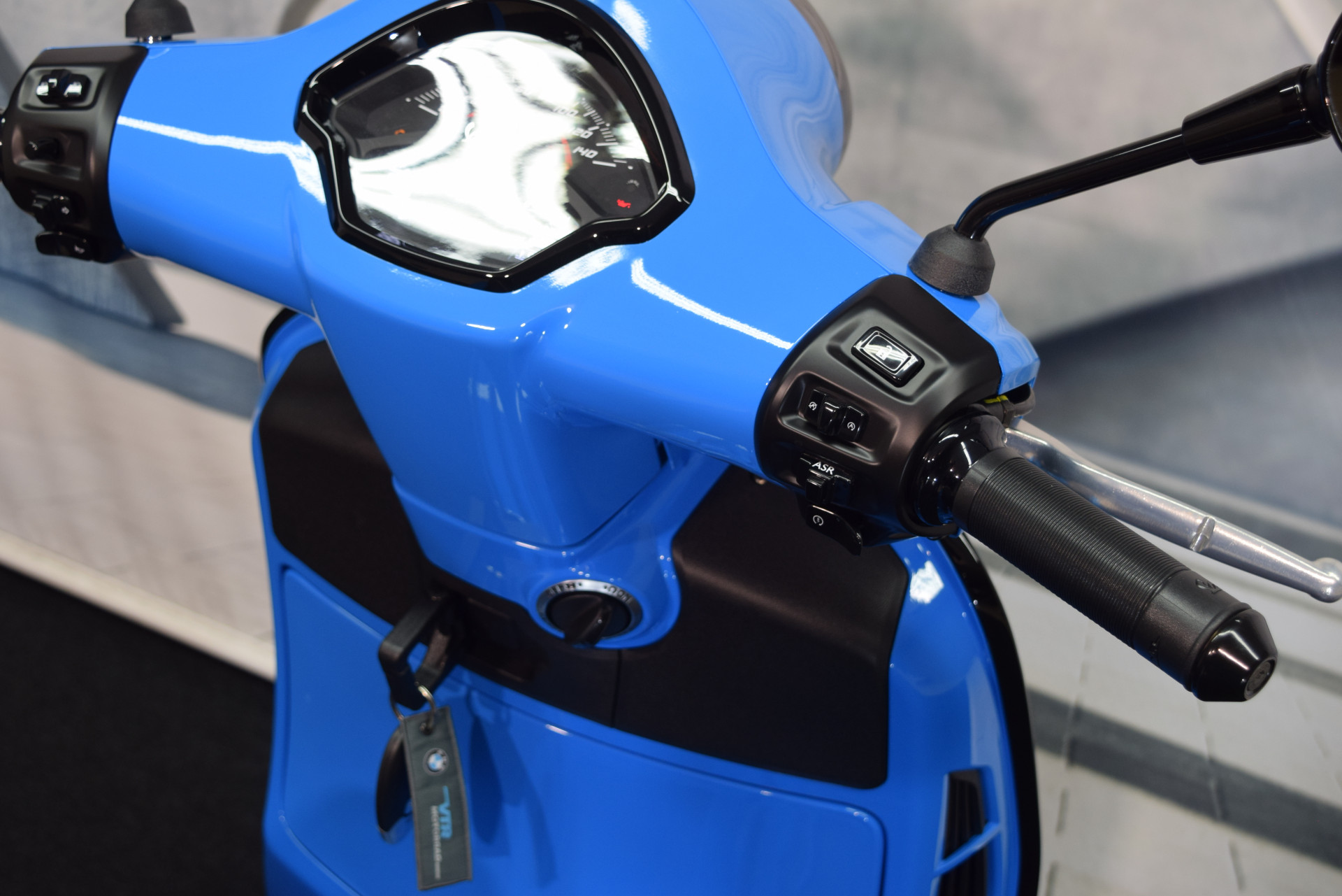 PIAGGIO Vespa GTS 125 Super Sport-image-8
