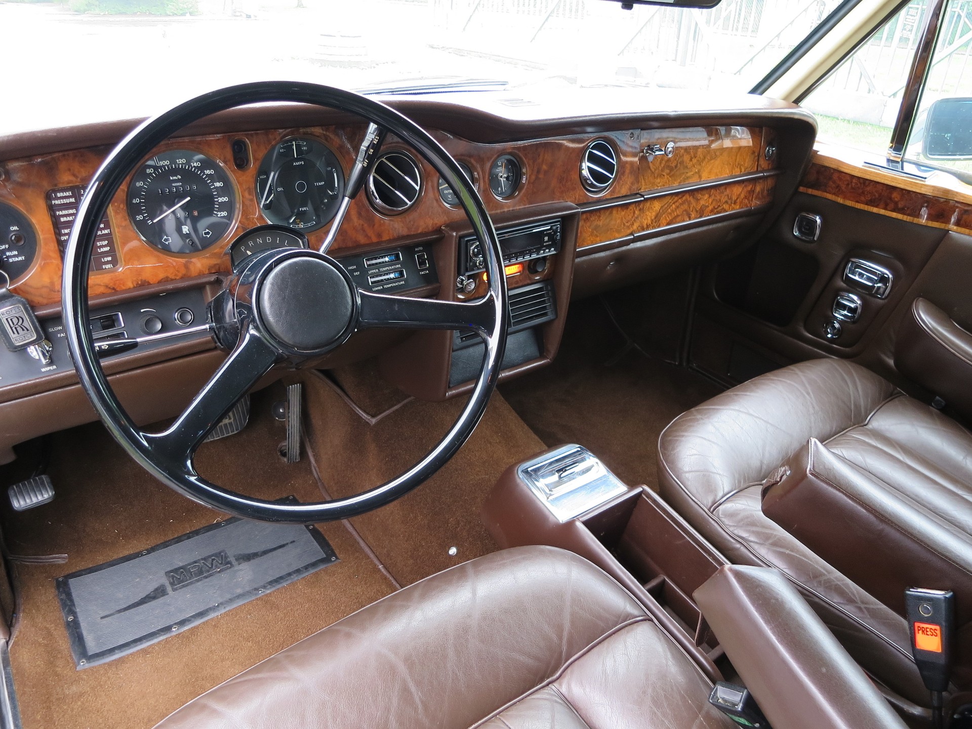 ROLLS-ROYCE Corniche-image-9