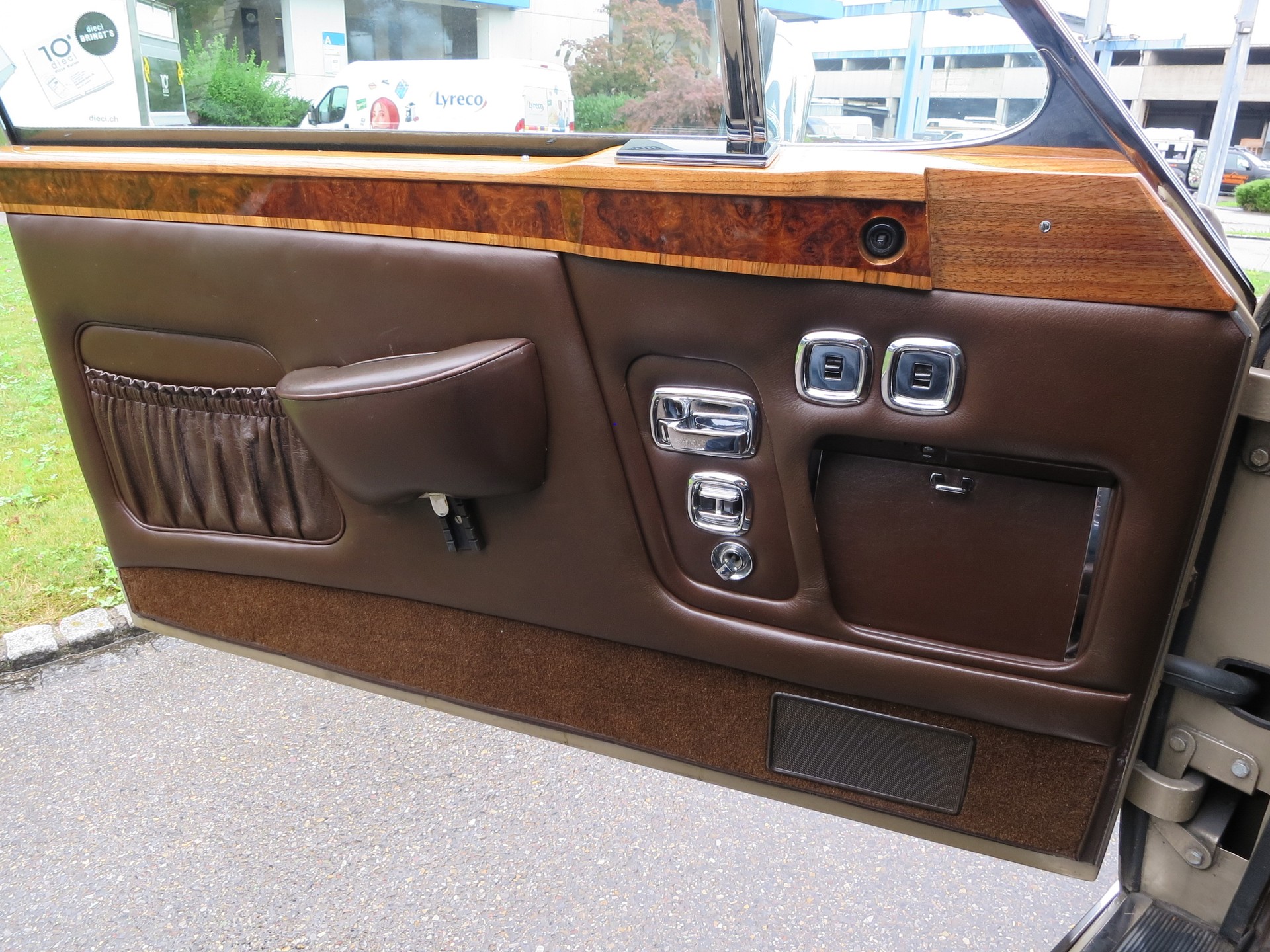 ROLLS-ROYCE Corniche-image-10
