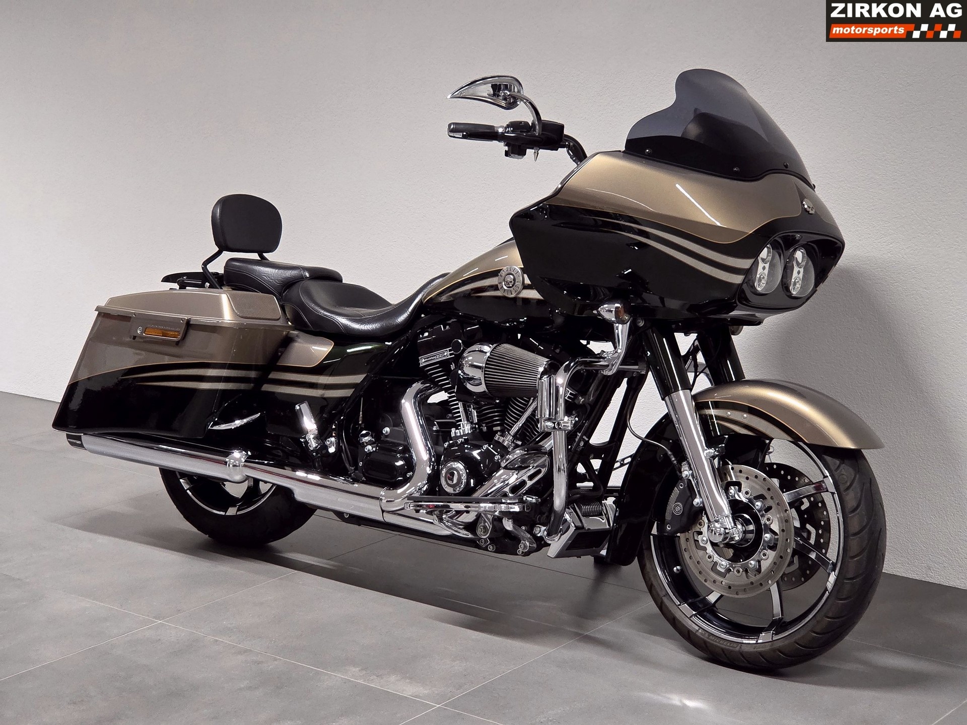 HARLEY-DAVIDSON FLTRXSE Road Glide Custom ABS CVO-showroom-element-2