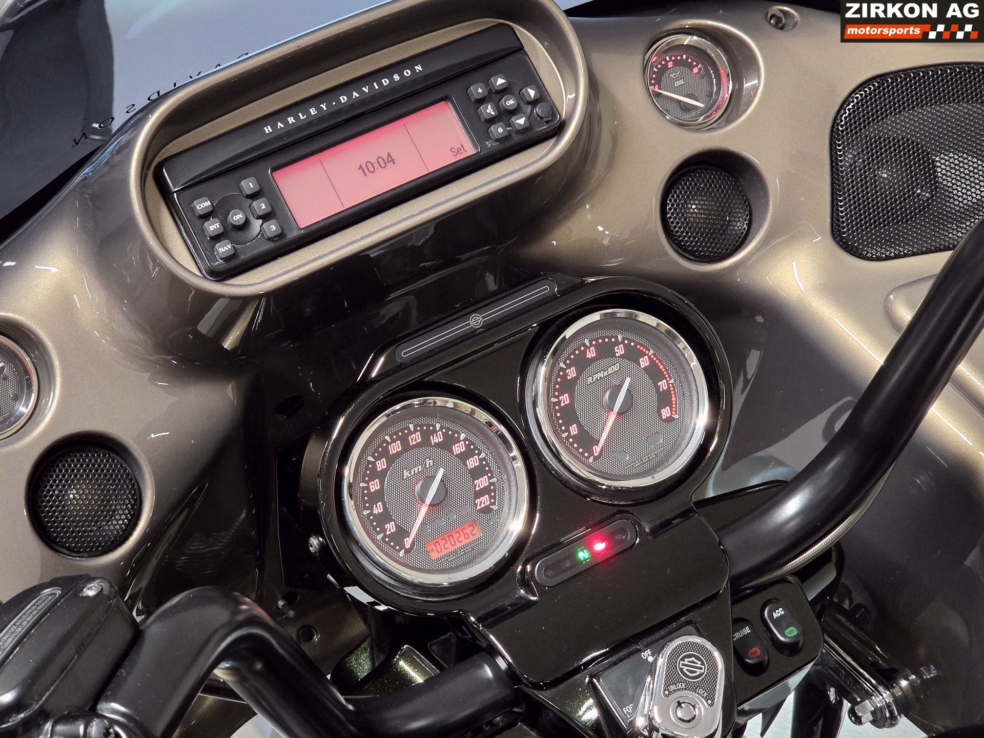HARLEY-DAVIDSON FLTRXSE Road Glide Custom ABS CVO-image-11