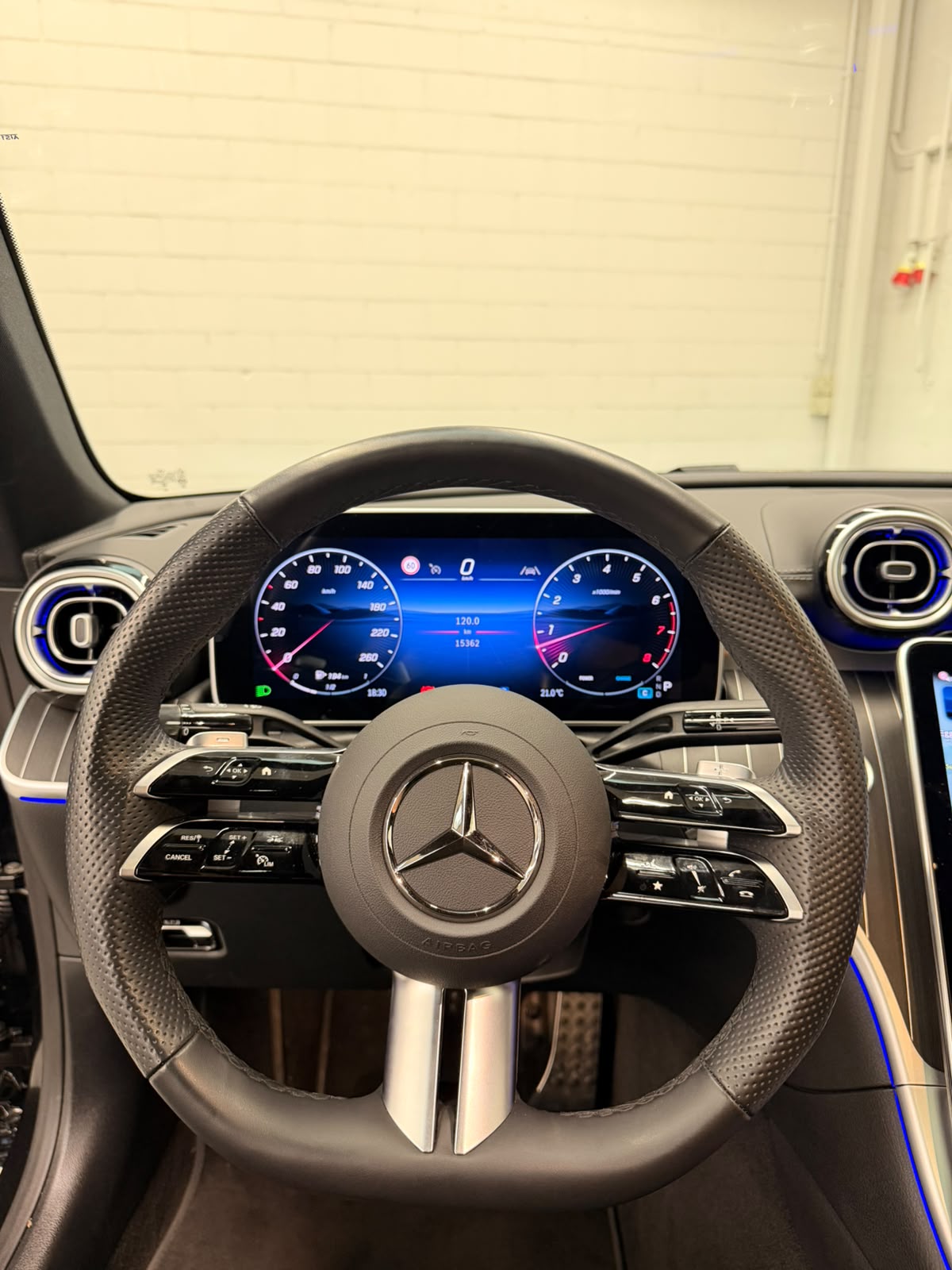 MERCEDES-BENZ CLE 200 Coupé All Black Performance 4Matic 9G-Tronic-image-12