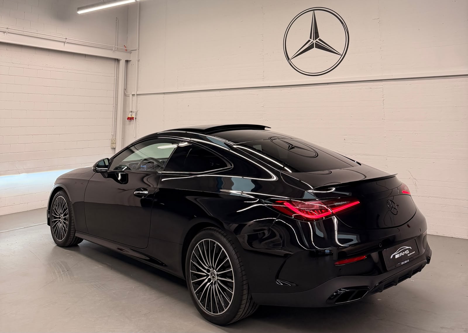 MERCEDES-BENZ CLE 200 Coupé All Black Performance 4Matic 9G-Tronic-image-7