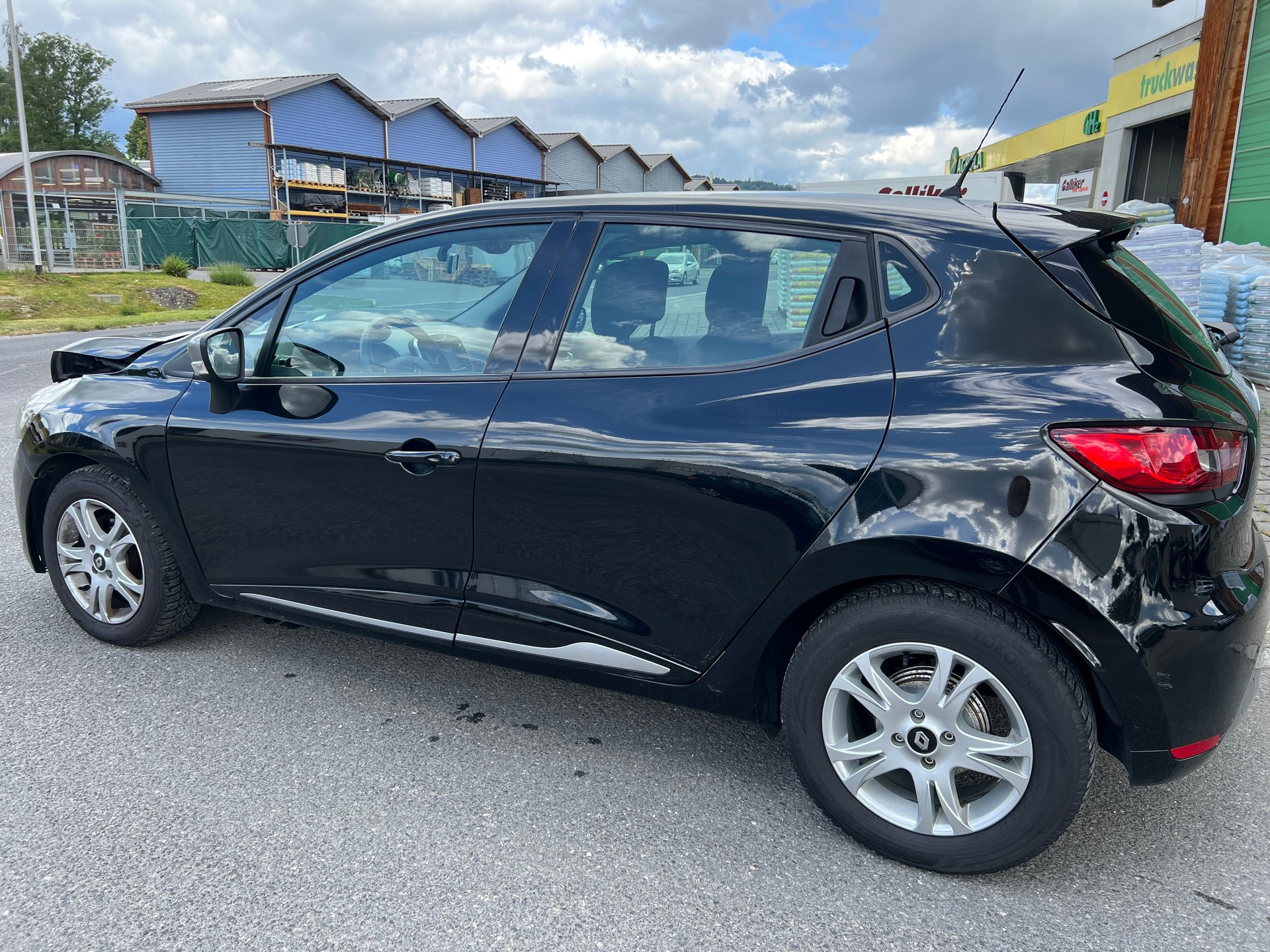 RENAULT Clio 0.9 12V Swiss Edition-image-3
