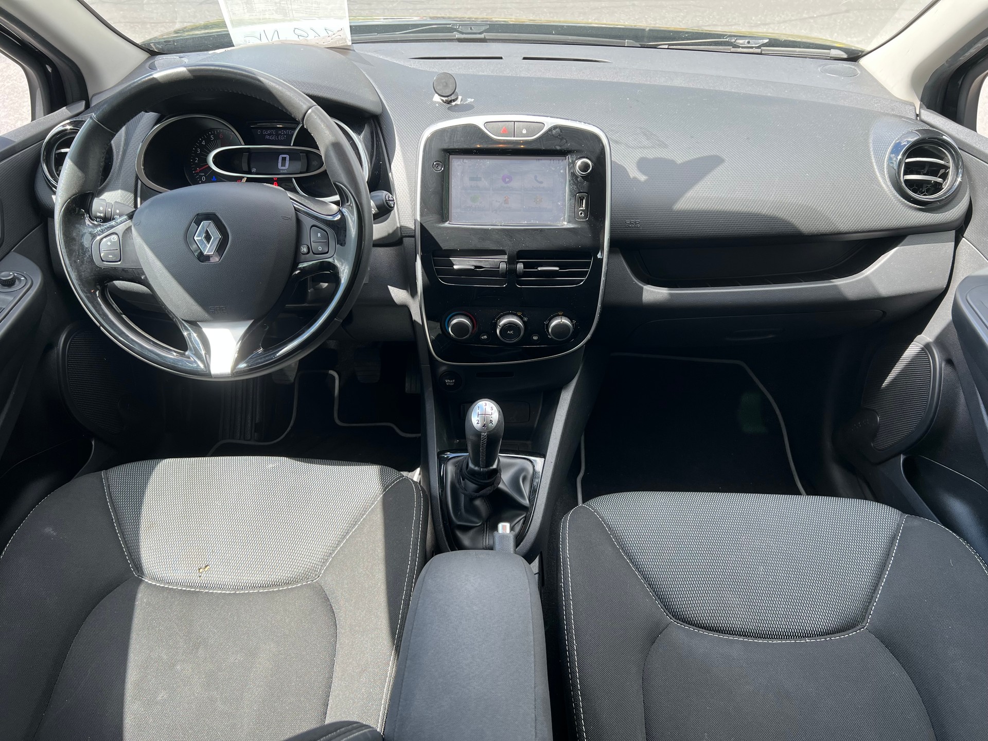 RENAULT Clio 0.9 12V Swiss Edition-image-13