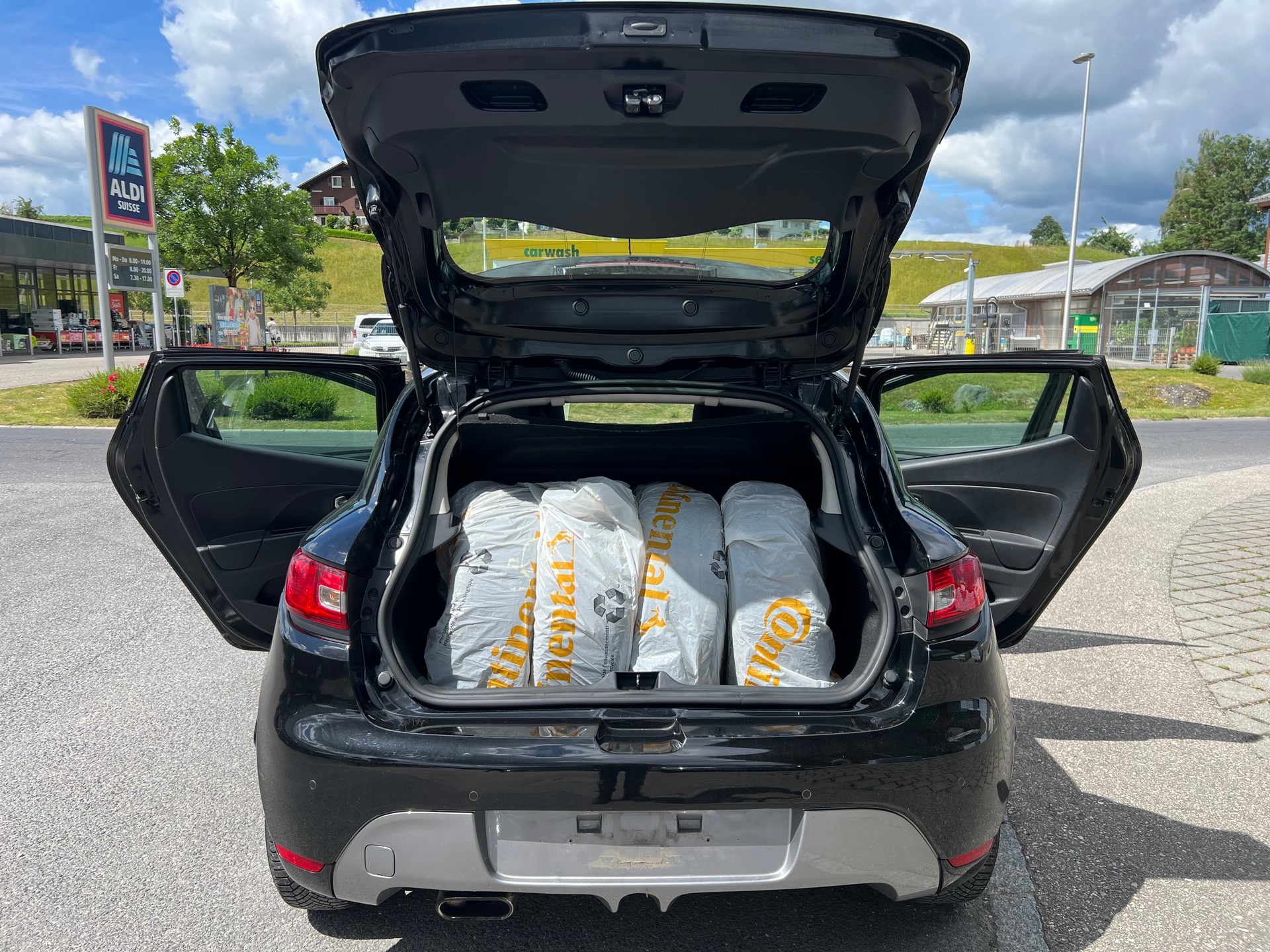 RENAULT Clio 0.9 12V Swiss Edition-image-12