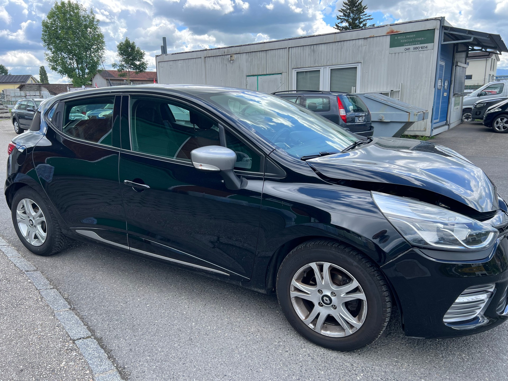 RENAULT Clio 0.9 12V Swiss Edition-image-2
