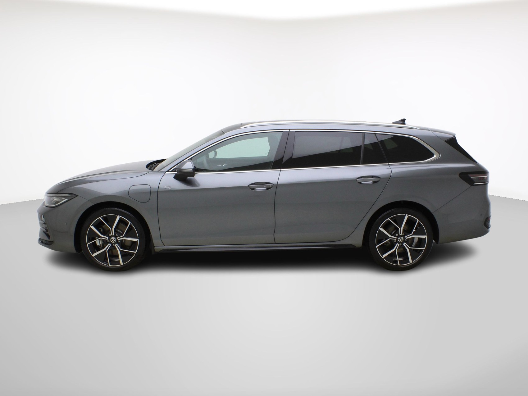 VW Passat Variant 1.5 TSI DSG Plug-in-Hybrid R-Line-image-2