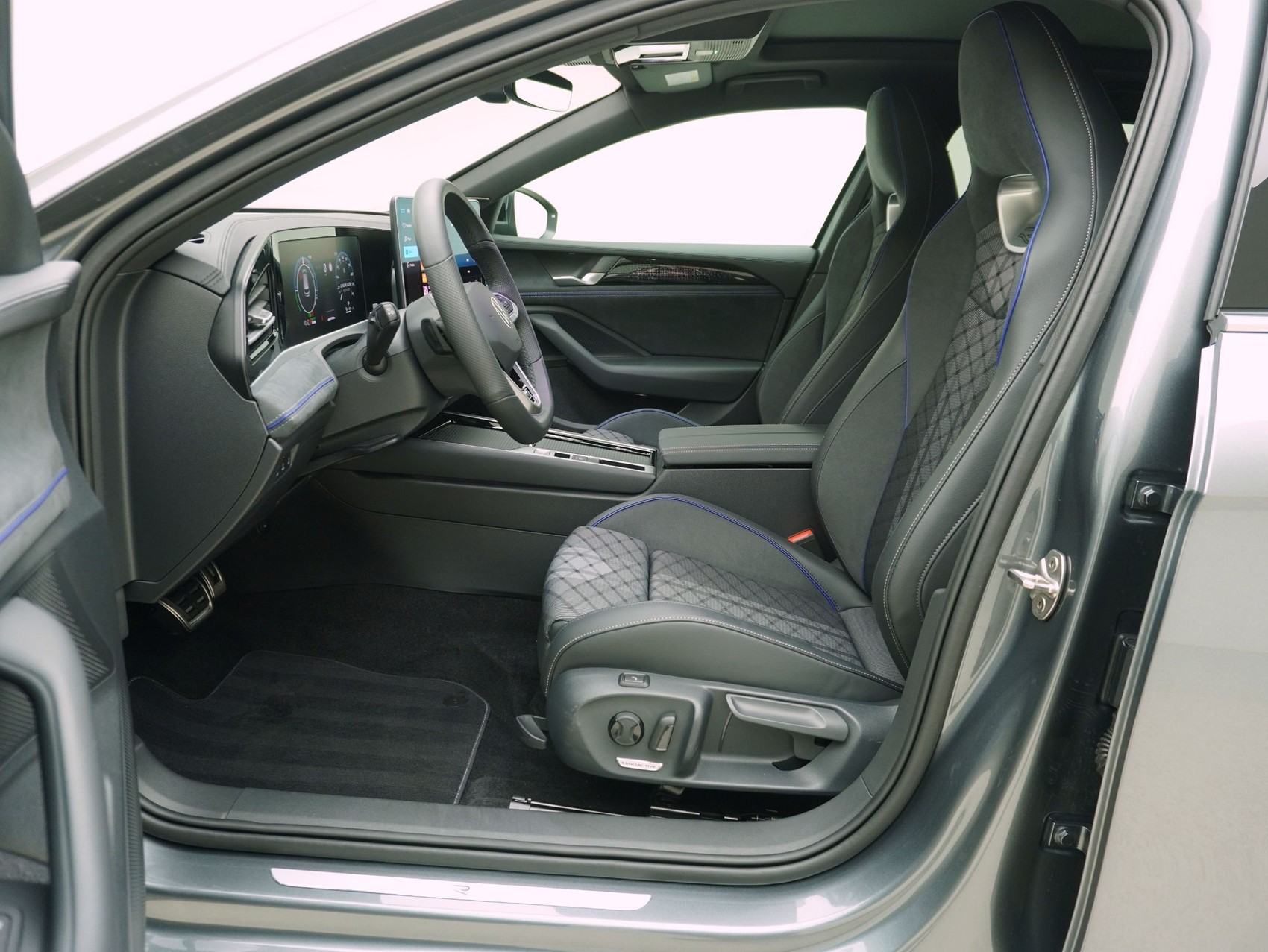 VW Passat Variant 1.5 TSI DSG Plug-in-Hybrid R-Line-image-10