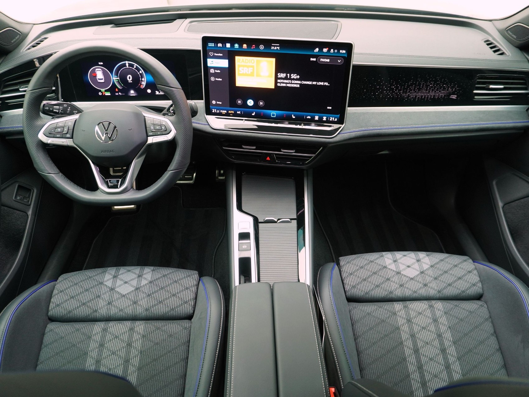 VW Passat Variant 1.5 TSI DSG Plug-in-Hybrid R-Line-image-16