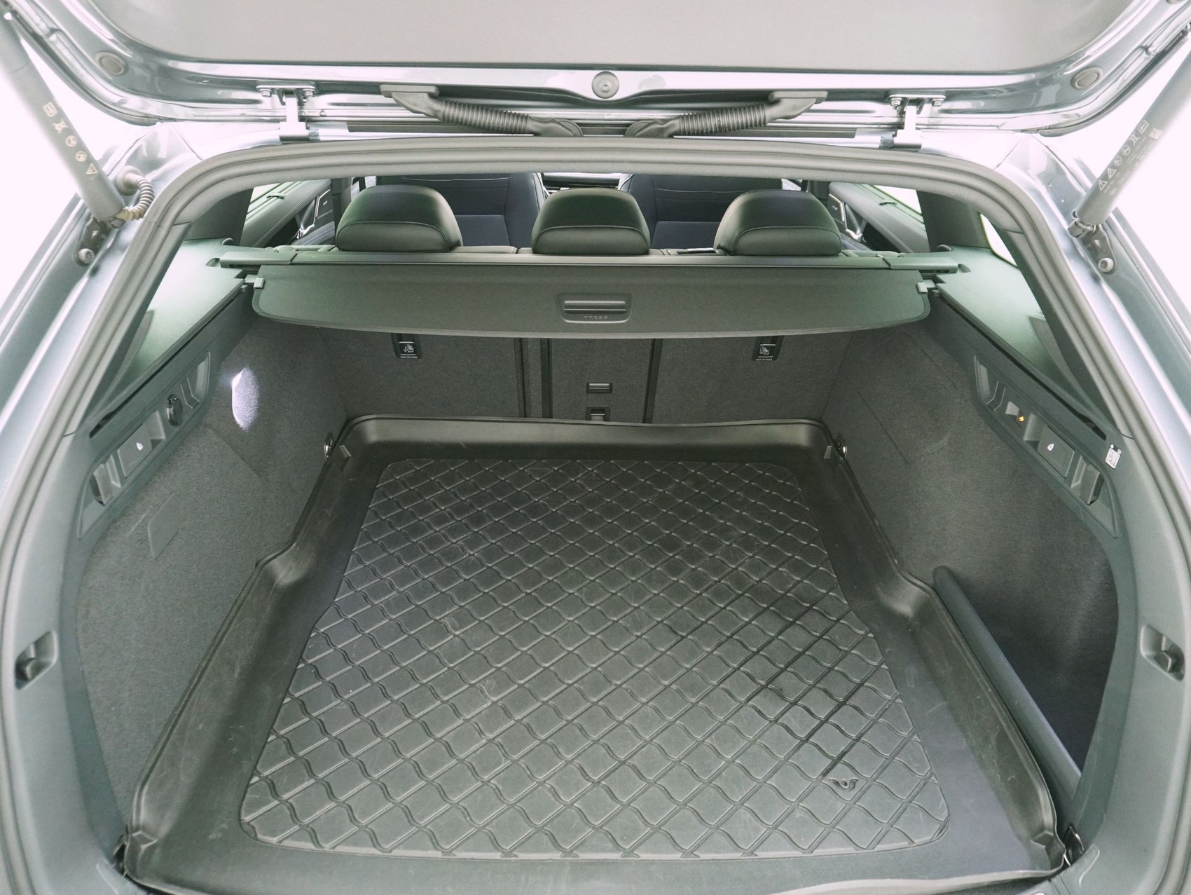 VW Passat Variant 1.5 TSI DSG Plug-in-Hybrid R-Line-image-15