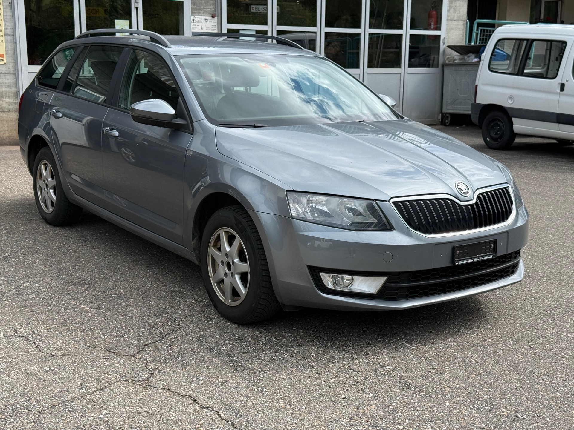 SKODA Octavia Combi 1.6 TDI Elegance 4x4-image-1