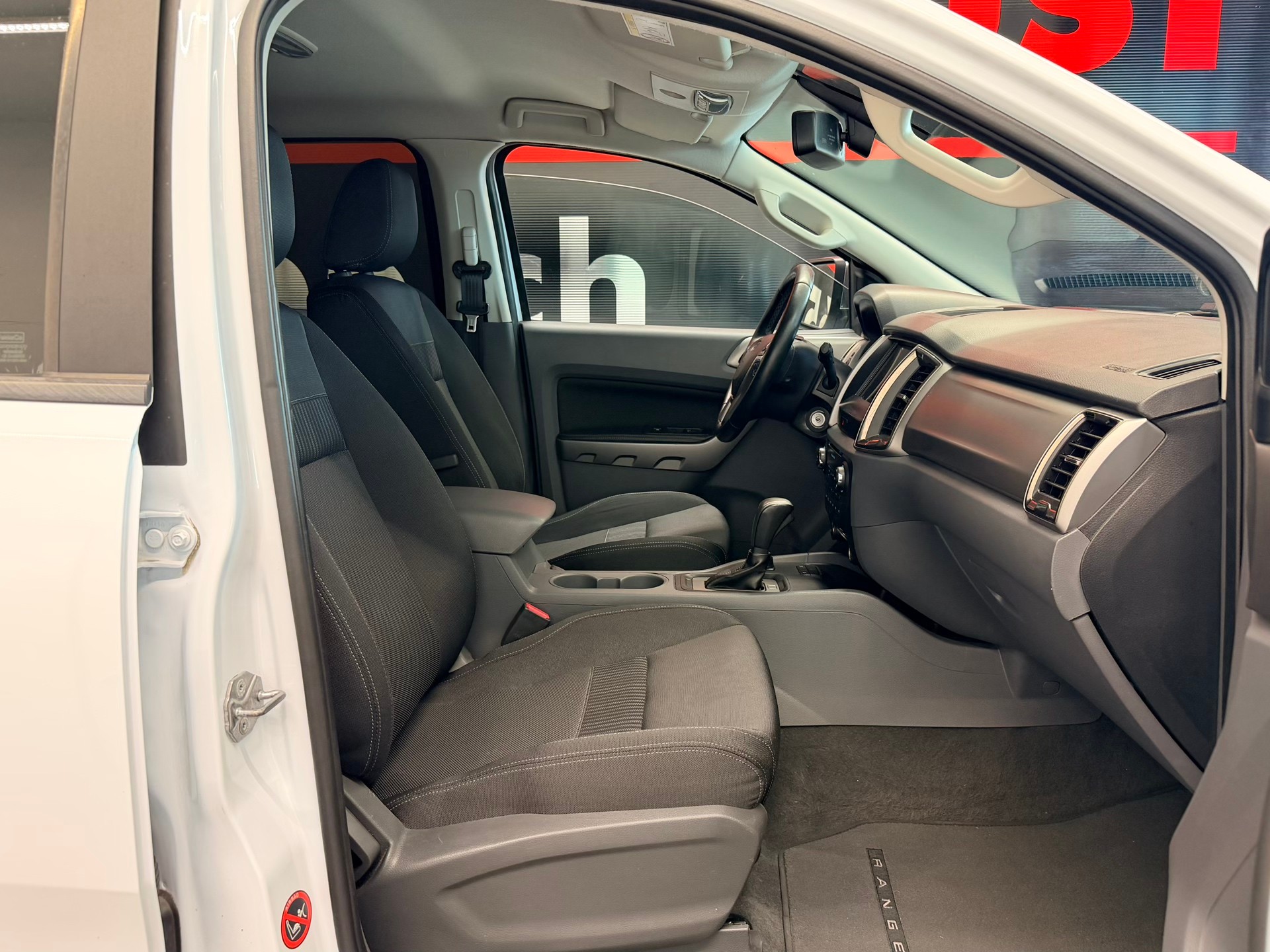 FORD Ranger XLT 2.2 TDCi 4x4 A-image-17