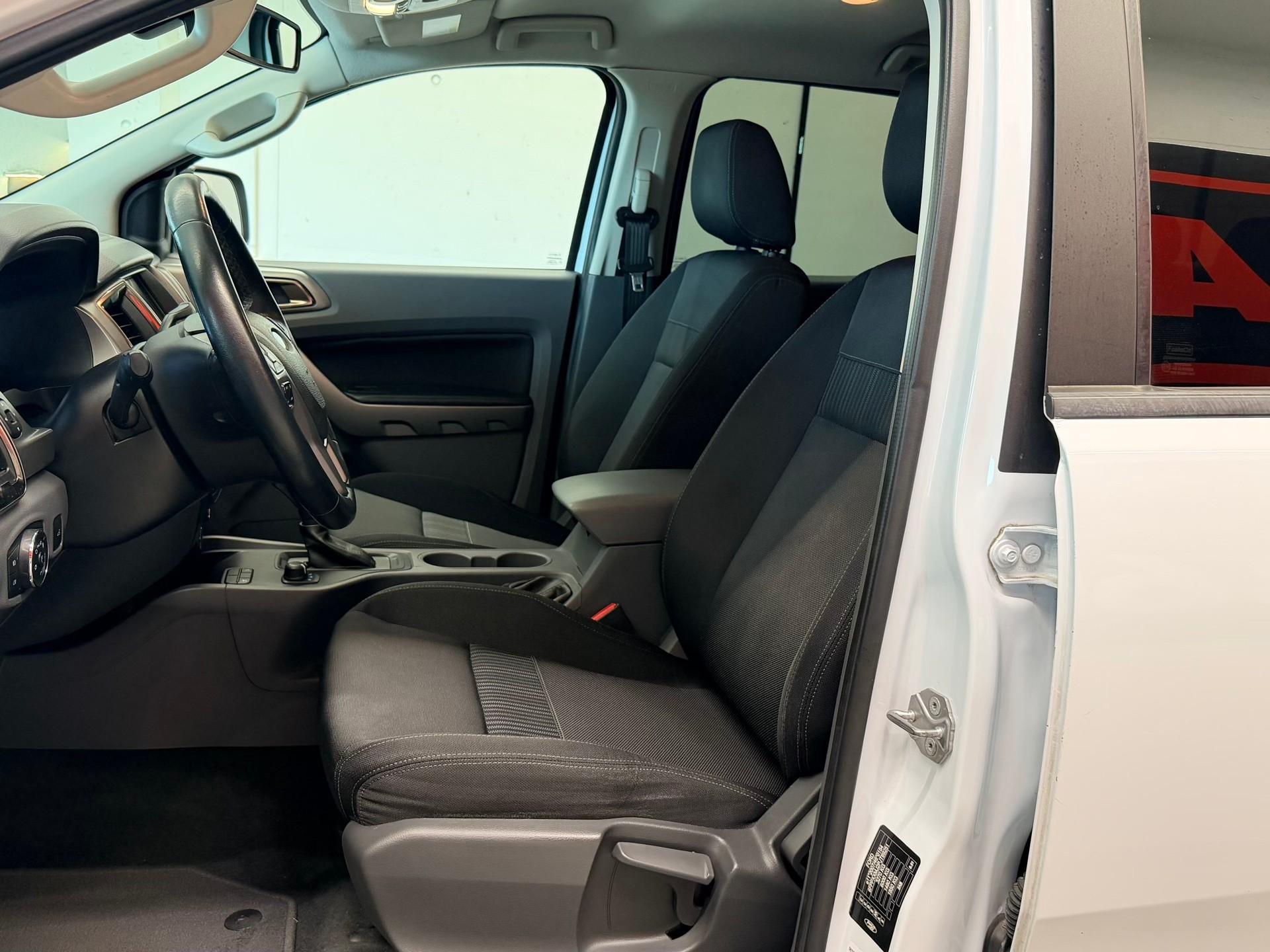 FORD Ranger XLT 2.2 TDCi 4x4 A-image-12