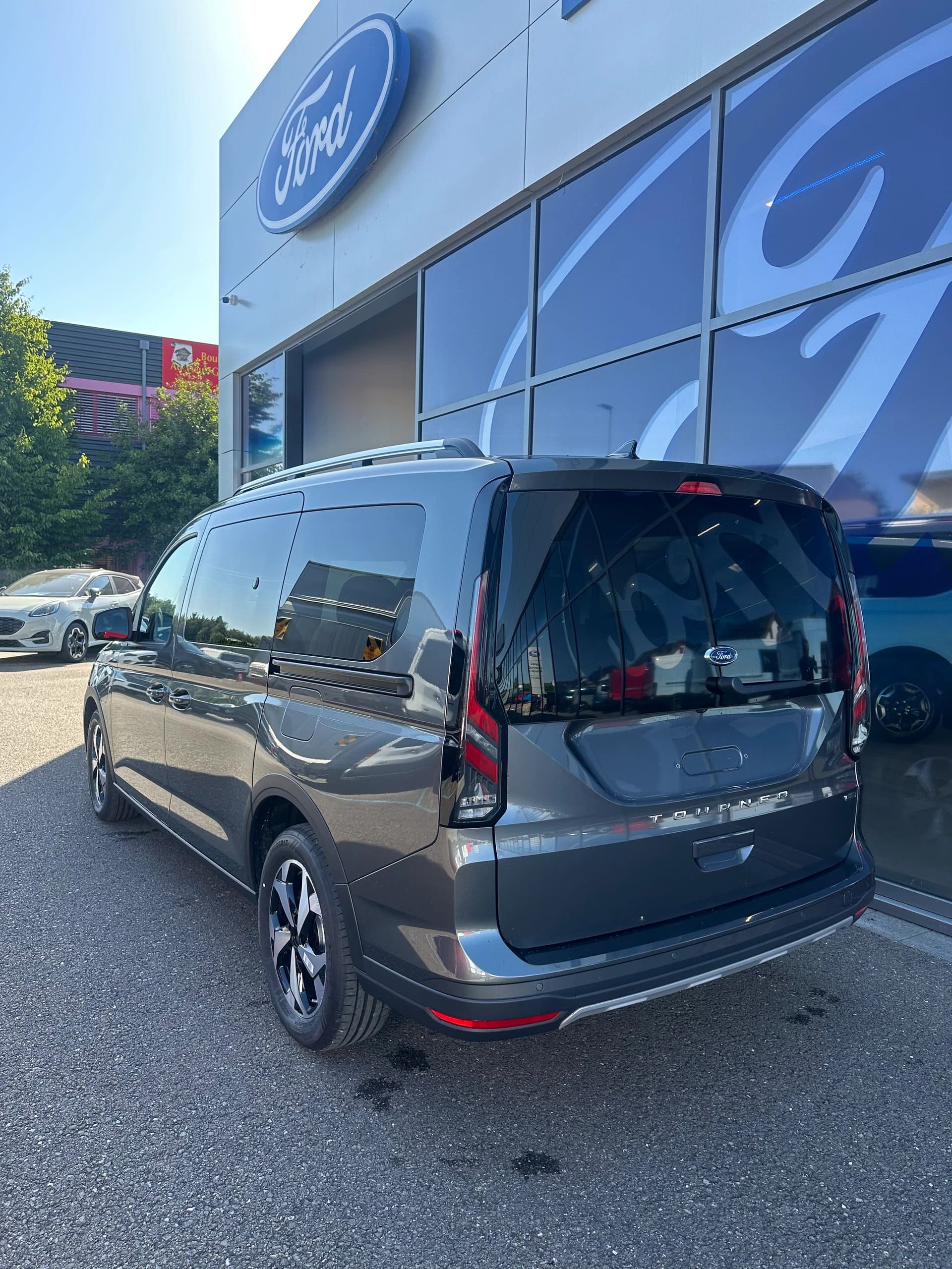 FORD TOURNEO CONNECT Grand 1.5 EcoB PHEV Active-image-3