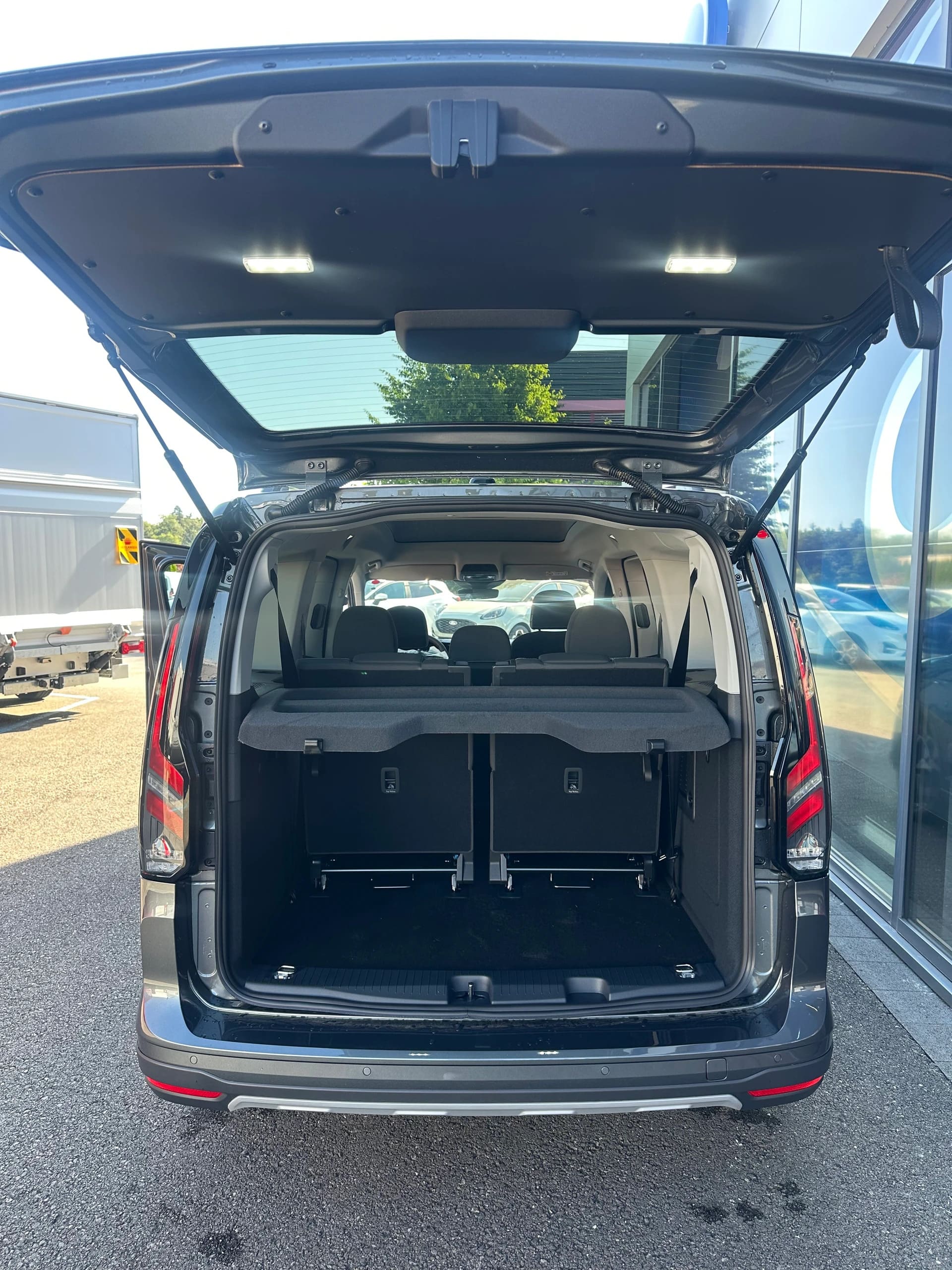 FORD TOURNEO CONNECT Grand 1.5 EcoB PHEV Active-image-5
