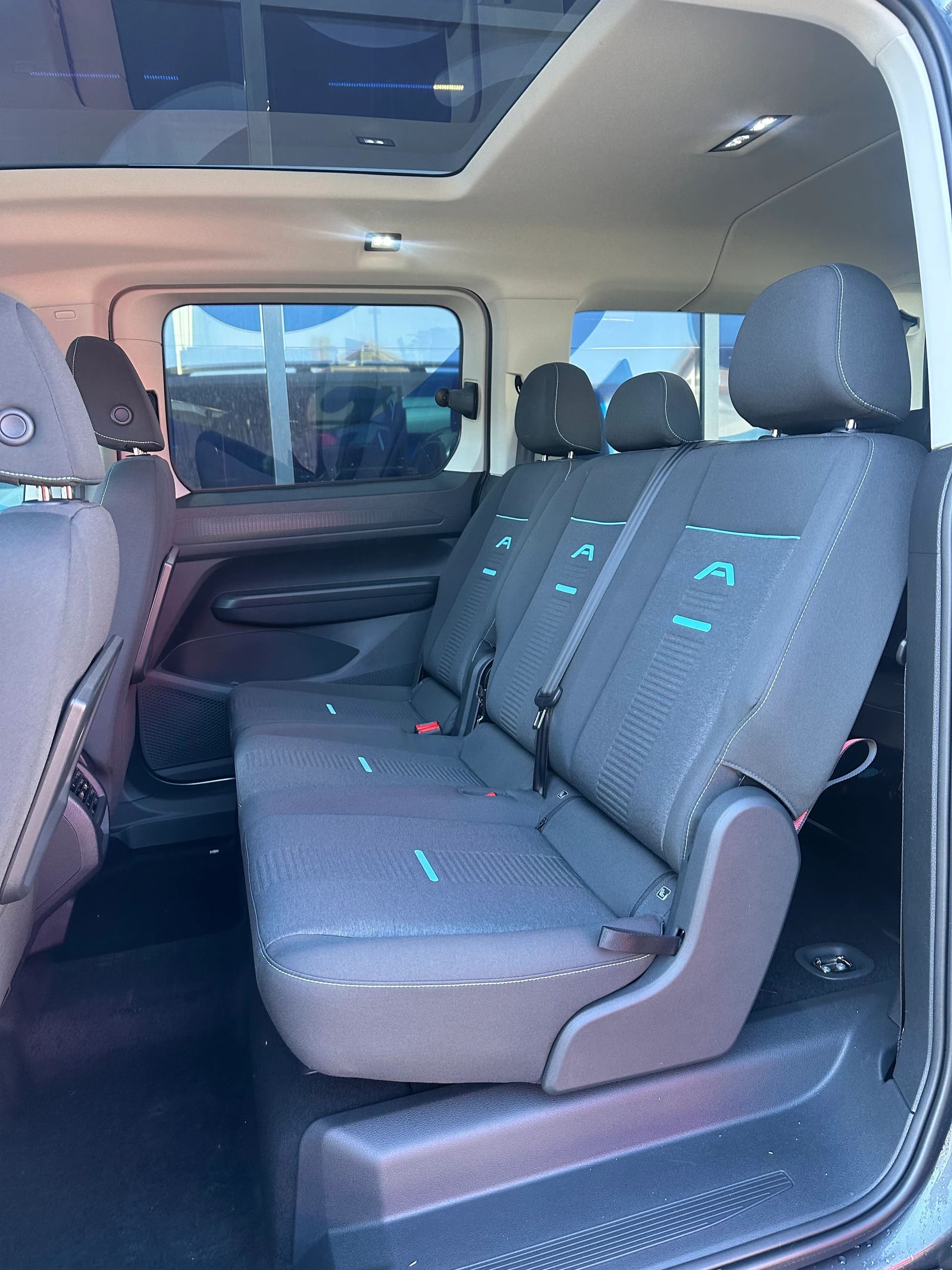 FORD TOURNEO CONNECT Grand 1.5 EcoB PHEV Active-image-11