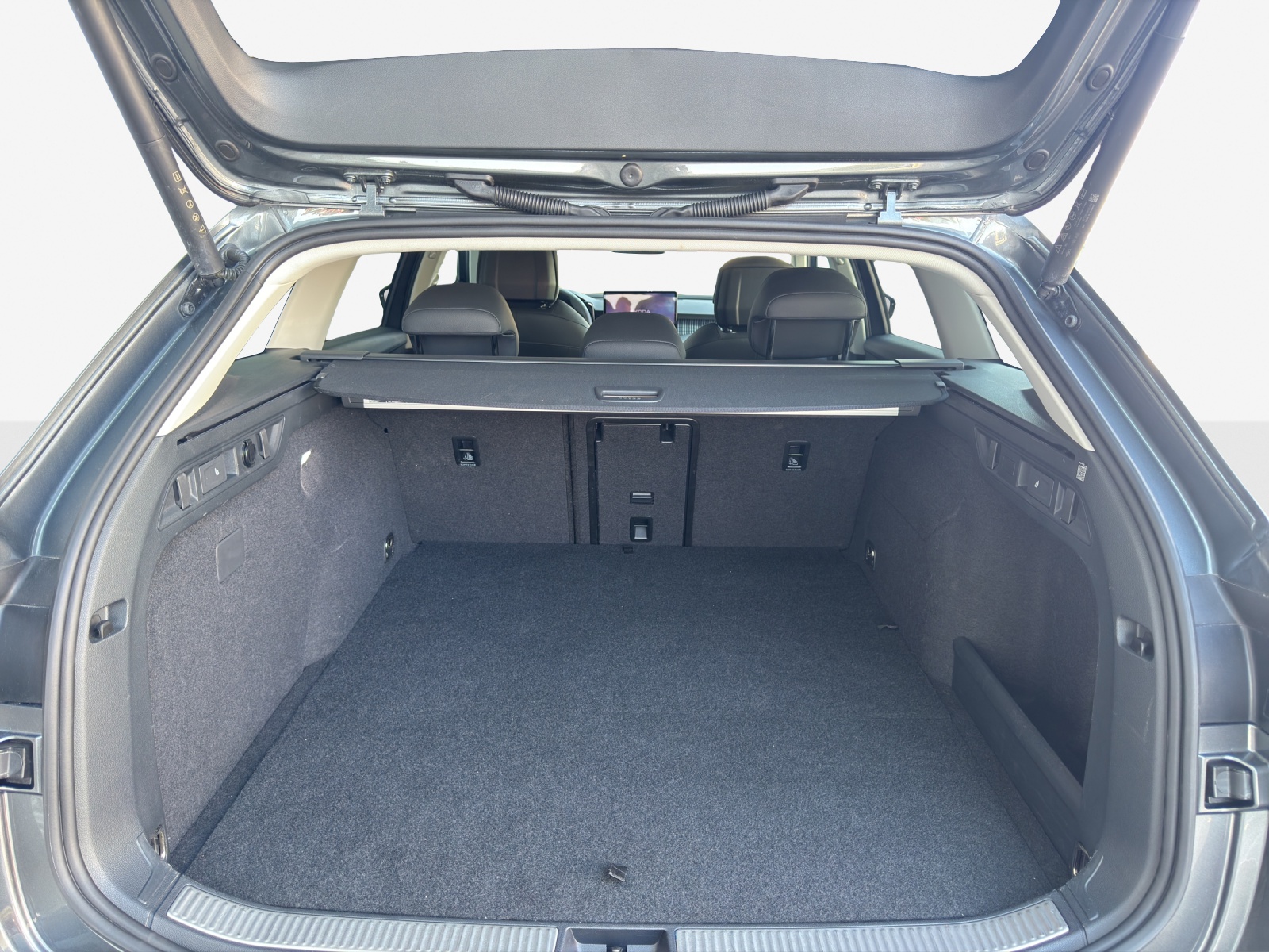SKODA Superb Combi 1.5 TSI PHEV Selection DSG-image-12
