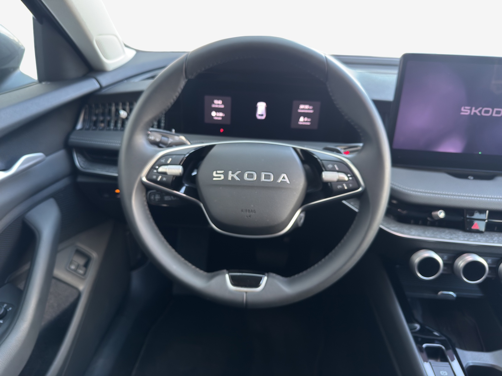 SKODA Superb Combi 1.5 TSI PHEV Selection DSG-image-9