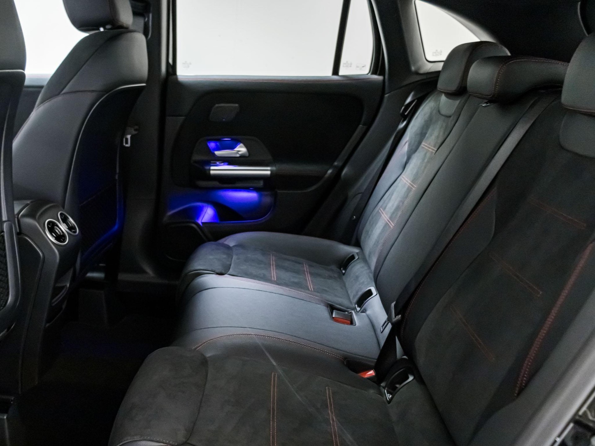 MERCEDES-BENZ GLA 200 "Night Star"-image-7