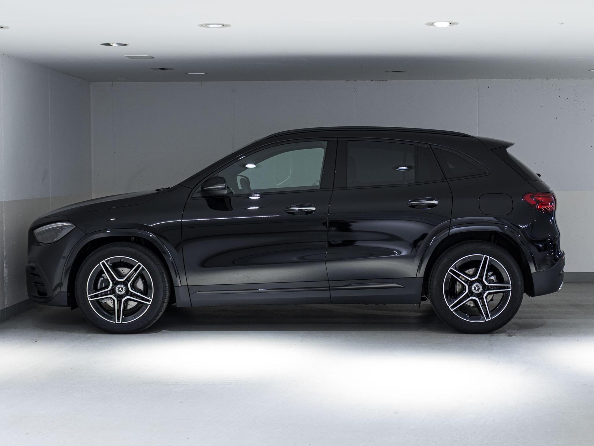 MERCEDES-BENZ GLA 200 "Night Star"-image-4