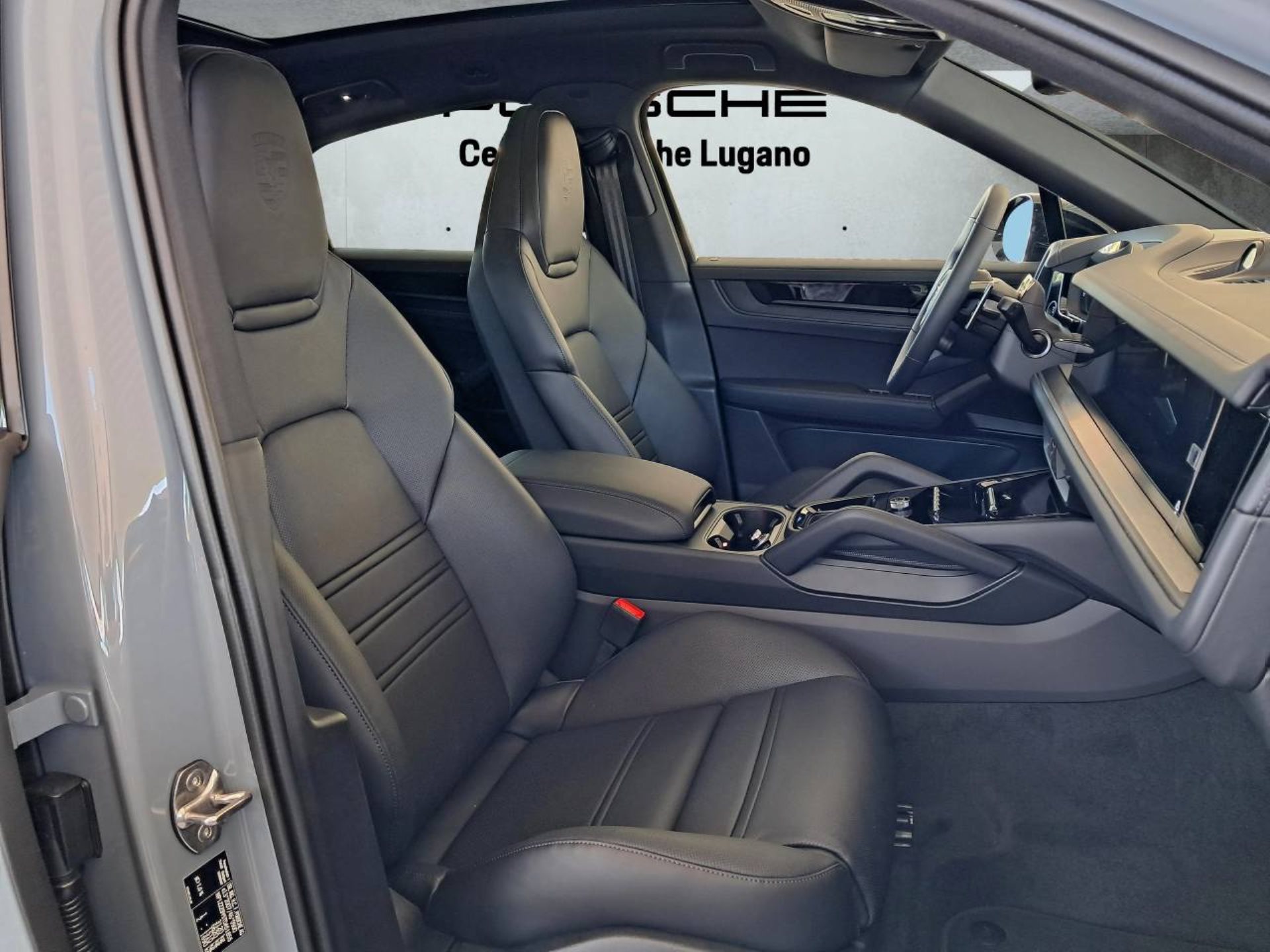 PORSCHE Cayenne S E-Hybrid Coupé Black Edition-image-14
