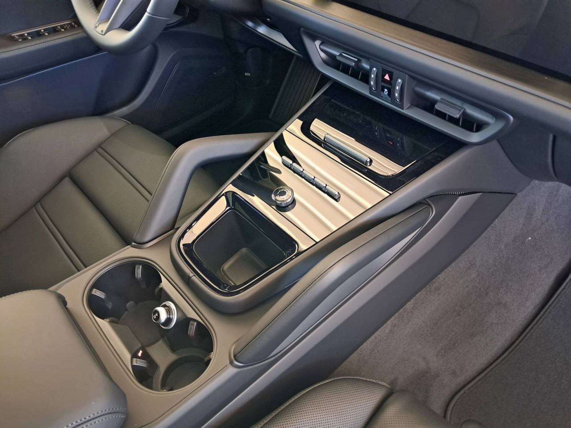 PORSCHE Cayenne S E-Hybrid Coupé Black Edition-image-19