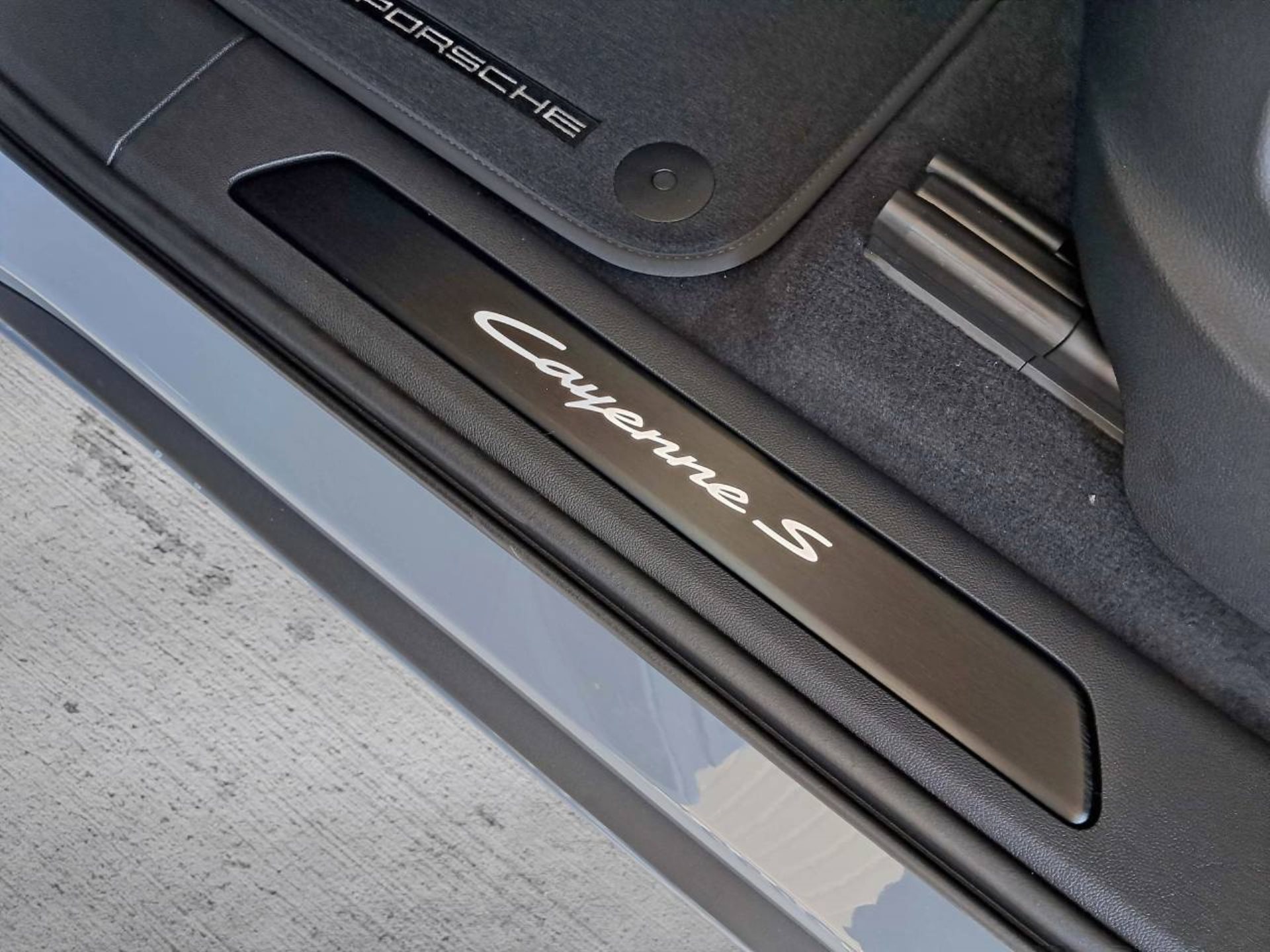 PORSCHE Cayenne S E-Hybrid Coupé Black Edition-image-25