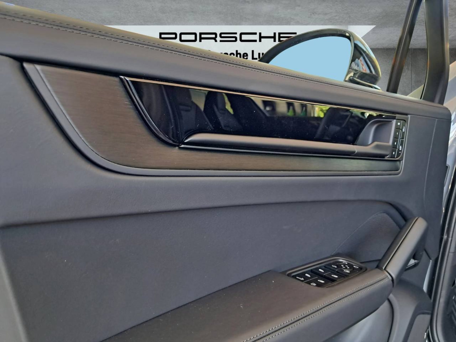 PORSCHE Cayenne S E-Hybrid Coupé Black Edition-image-29