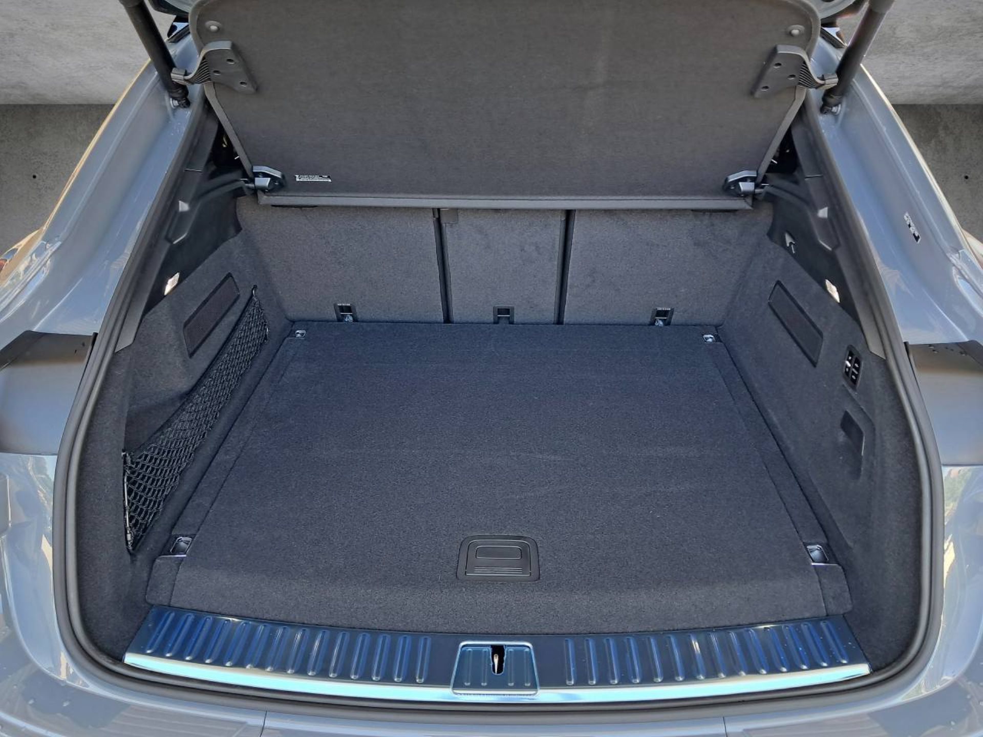 PORSCHE Cayenne S E-Hybrid Coupé Black Edition-image-23