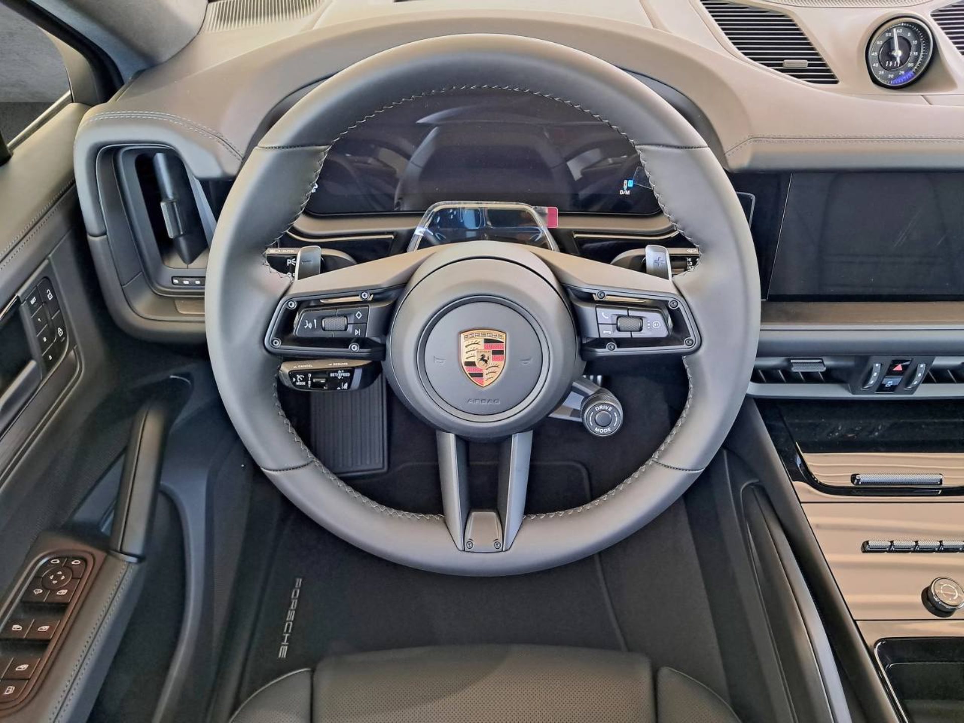 PORSCHE Cayenne S E-Hybrid Coupé Black Edition-image-12