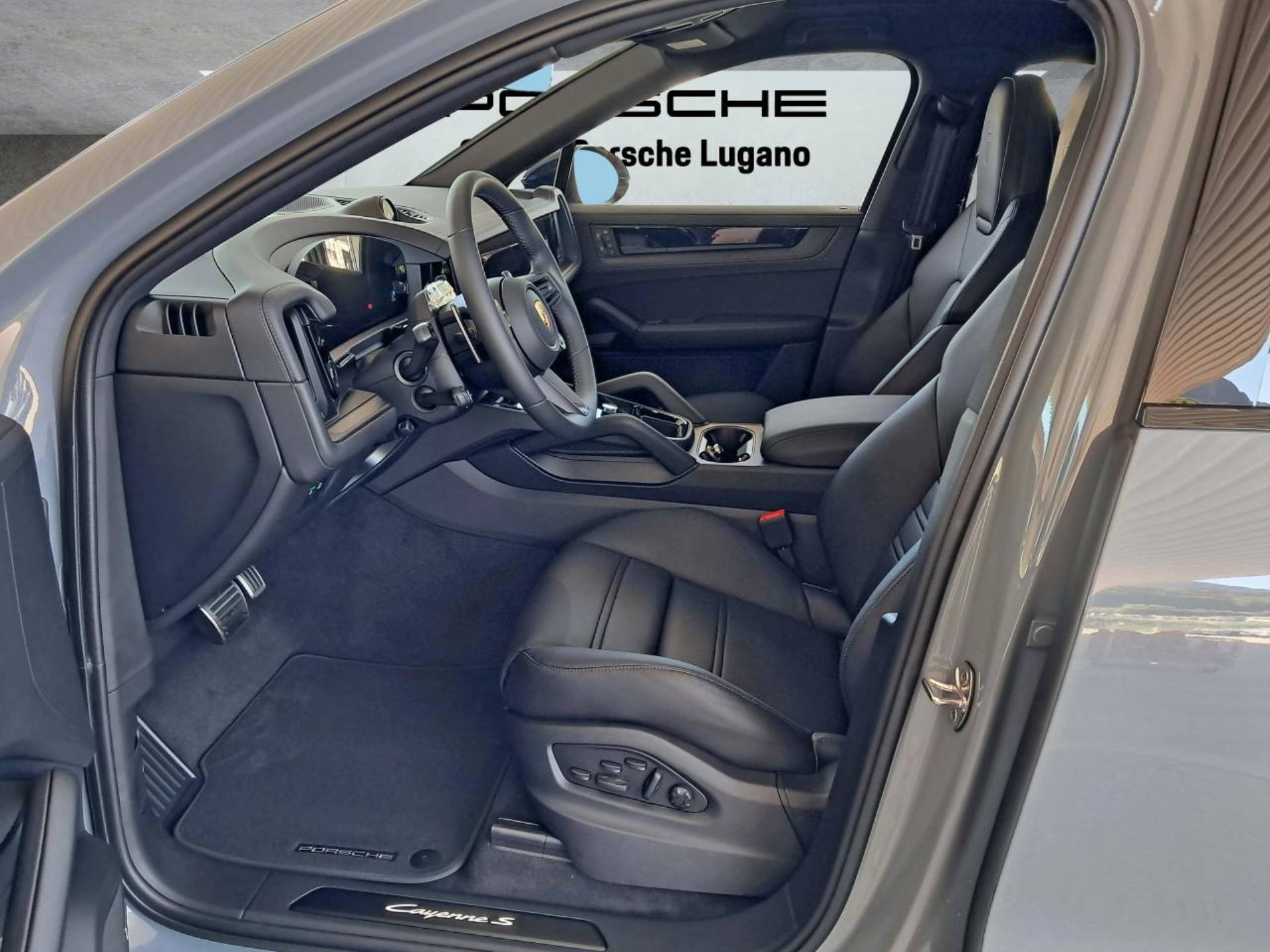 PORSCHE Cayenne S E-Hybrid Coupé Black Edition-image-3