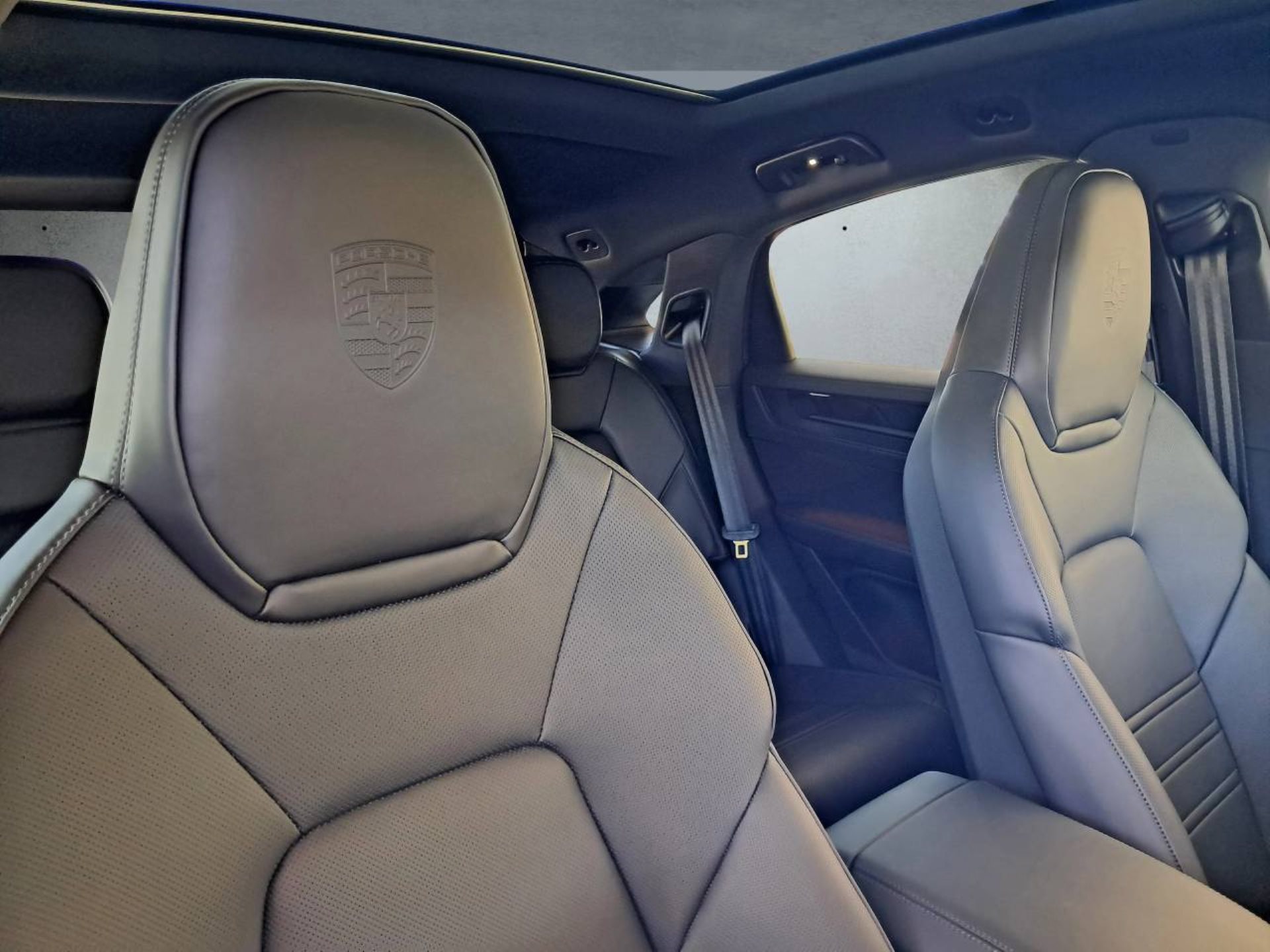 PORSCHE Cayenne S E-Hybrid Coupé Black Edition-image-27