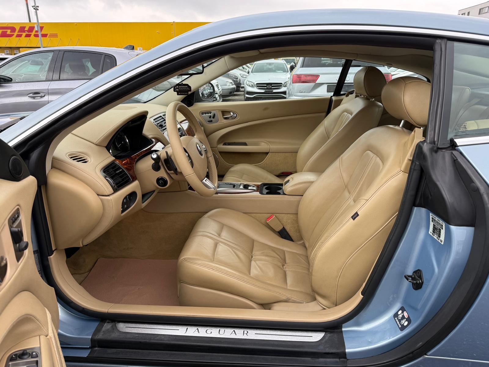 JAGUAR XK Coupé 4.2 V8-image-9