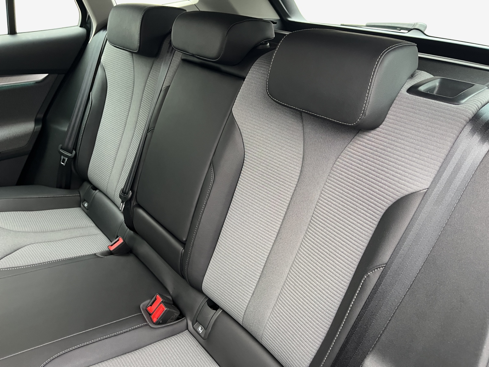 SKODA Enyaq iV 80-image-12