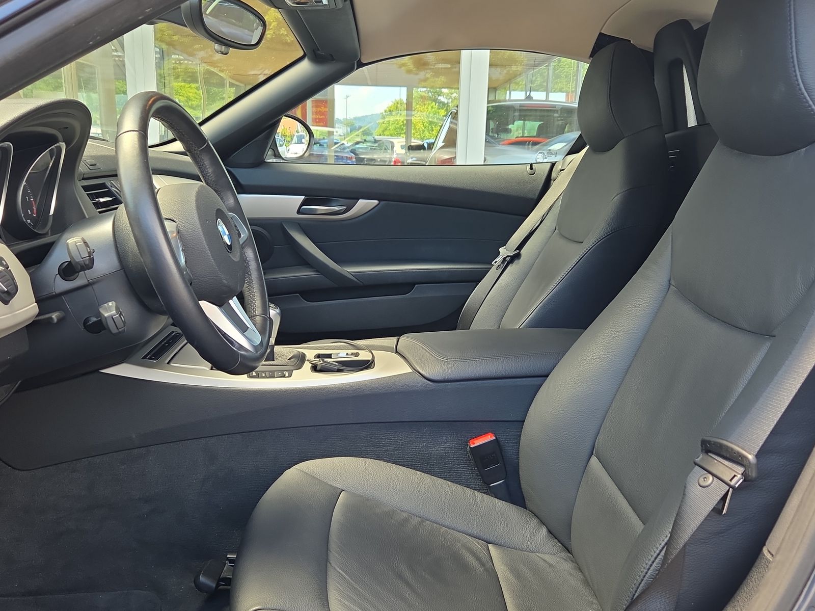 BMW Z4 sDrive30i-image-5