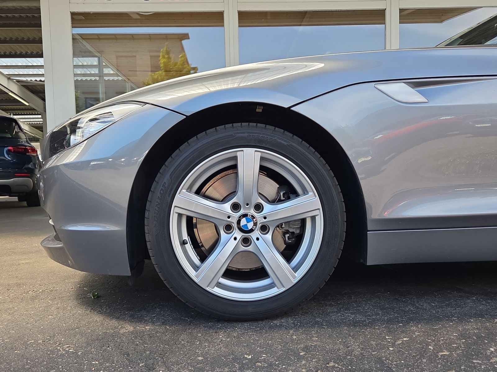 BMW Z4 sDrive30i-image-4