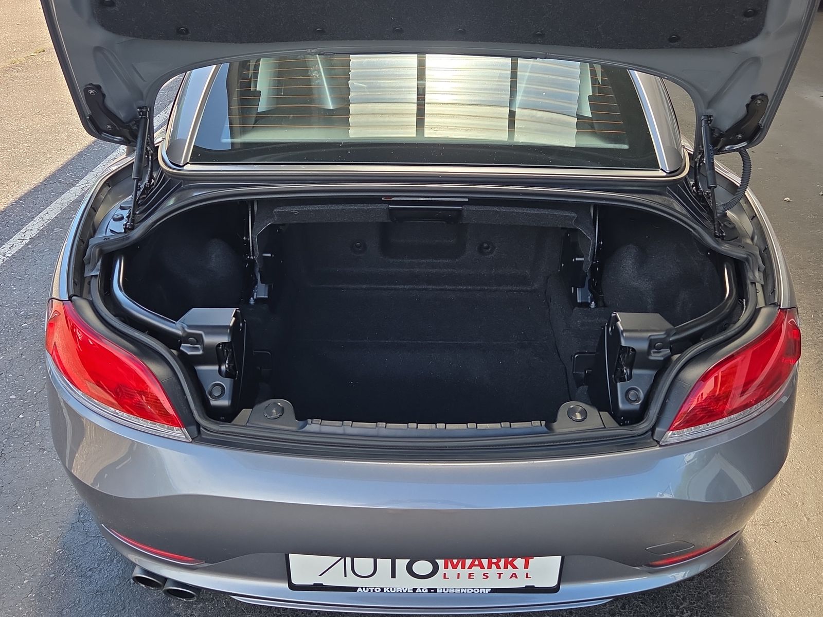 BMW Z4 sDrive30i-image-12