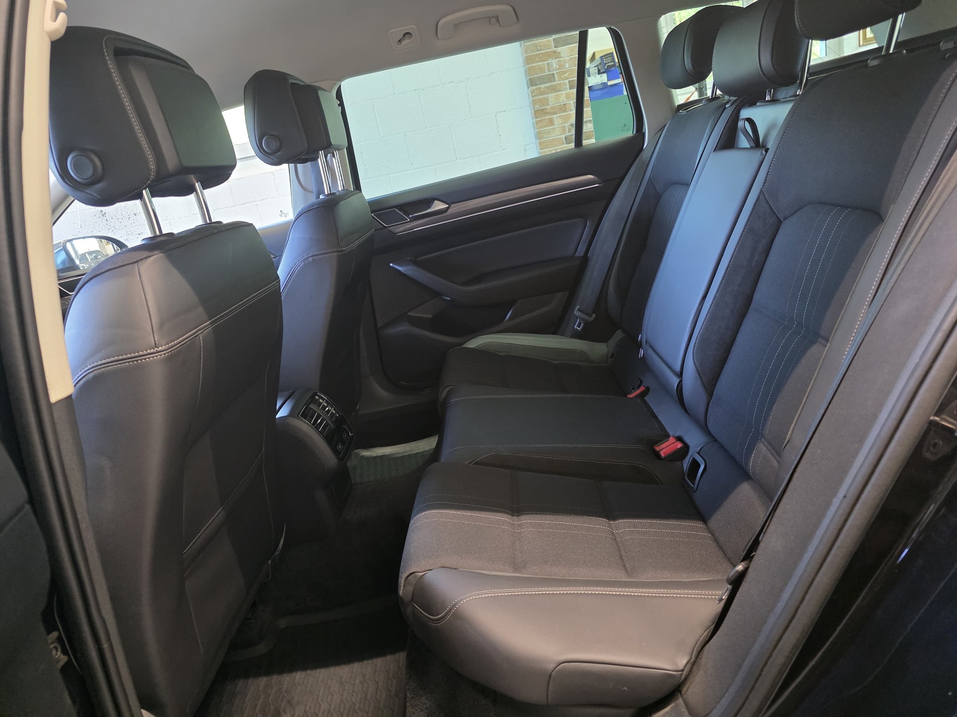 VW Passat Alltrack 2.0 TDI BMT 4Motion DSG-image-10