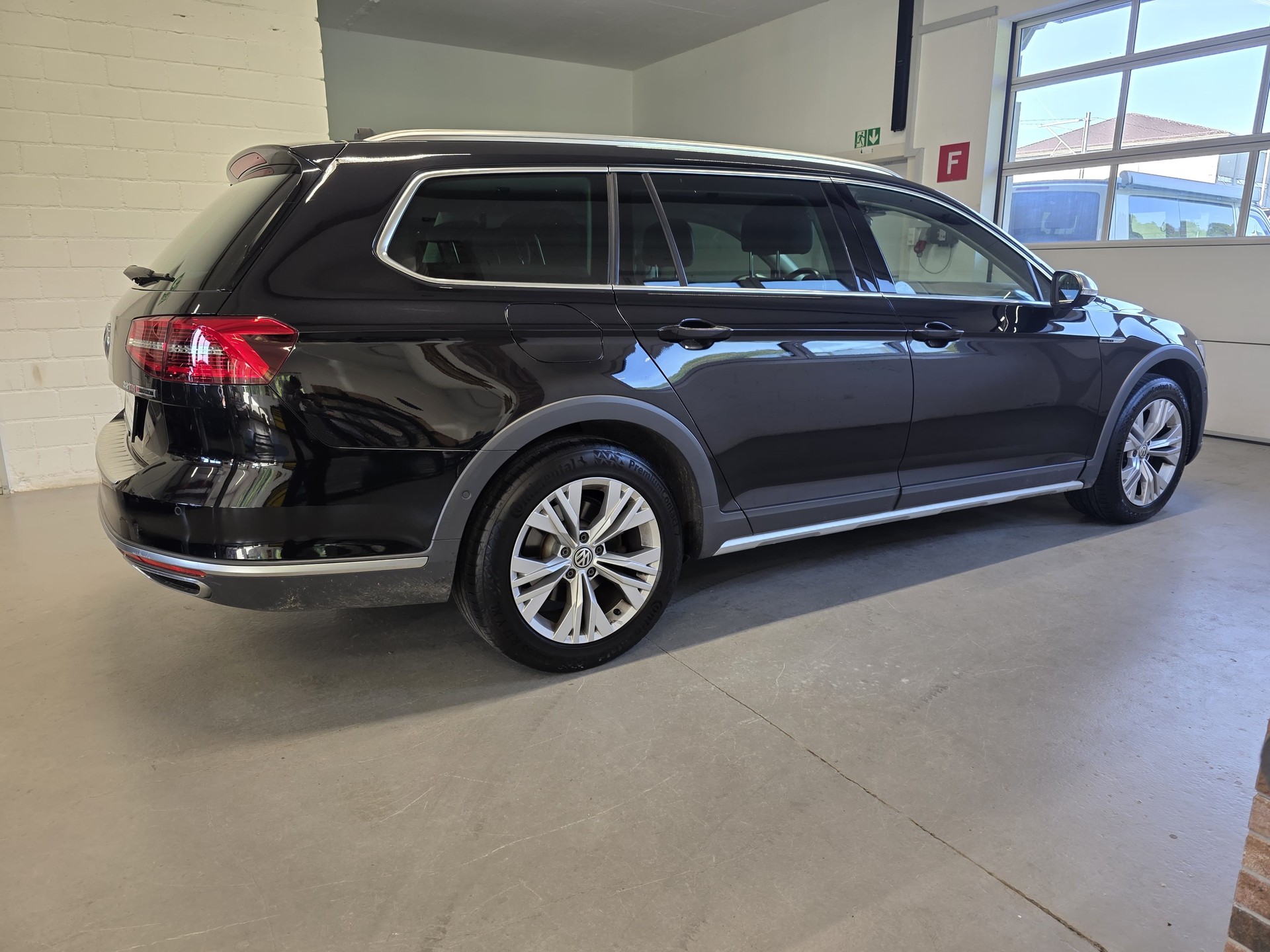VW Passat Alltrack 2.0 TDI BMT 4Motion DSG-image-6