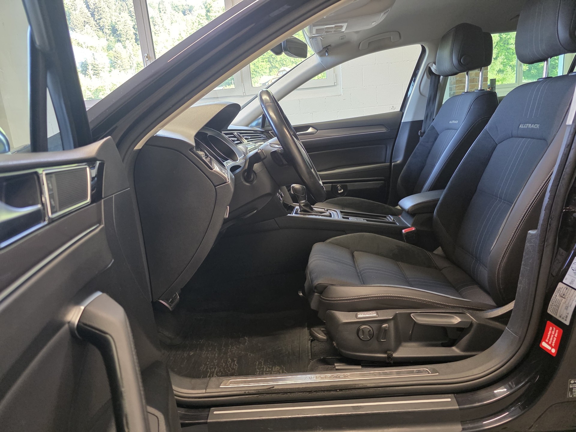 VW Passat Alltrack 2.0 TDI BMT 4Motion DSG-image-7