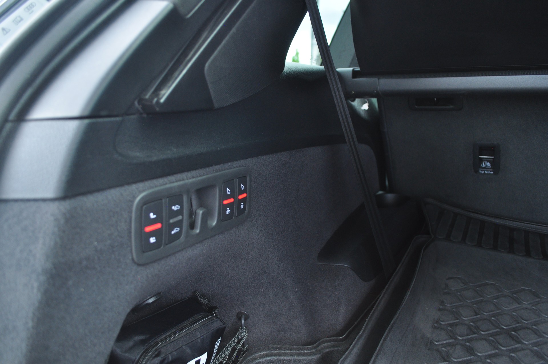 AUDI Q7 50 TDI quattro-image-12