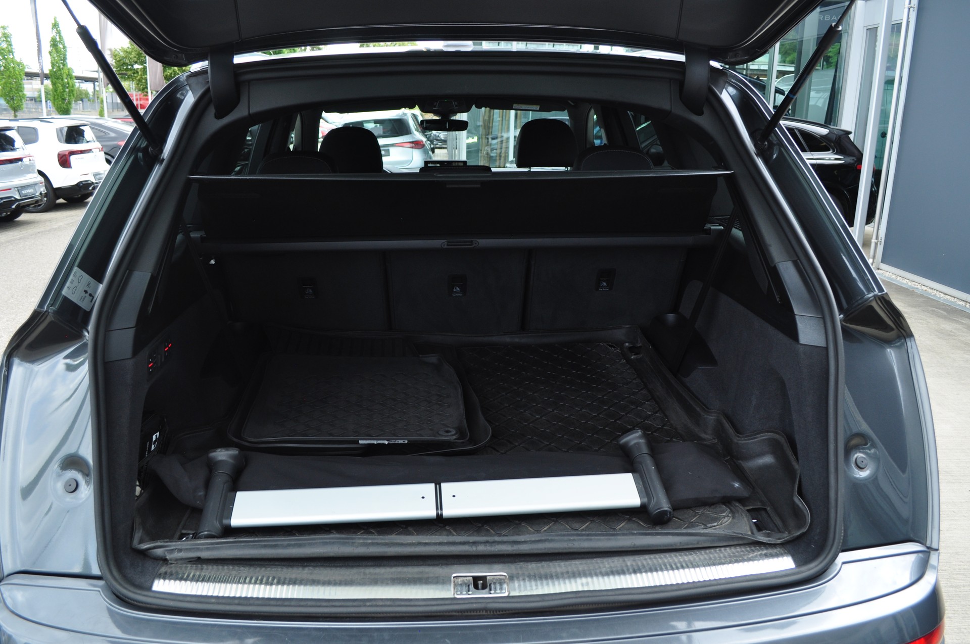 AUDI Q7 50 TDI quattro-image-11