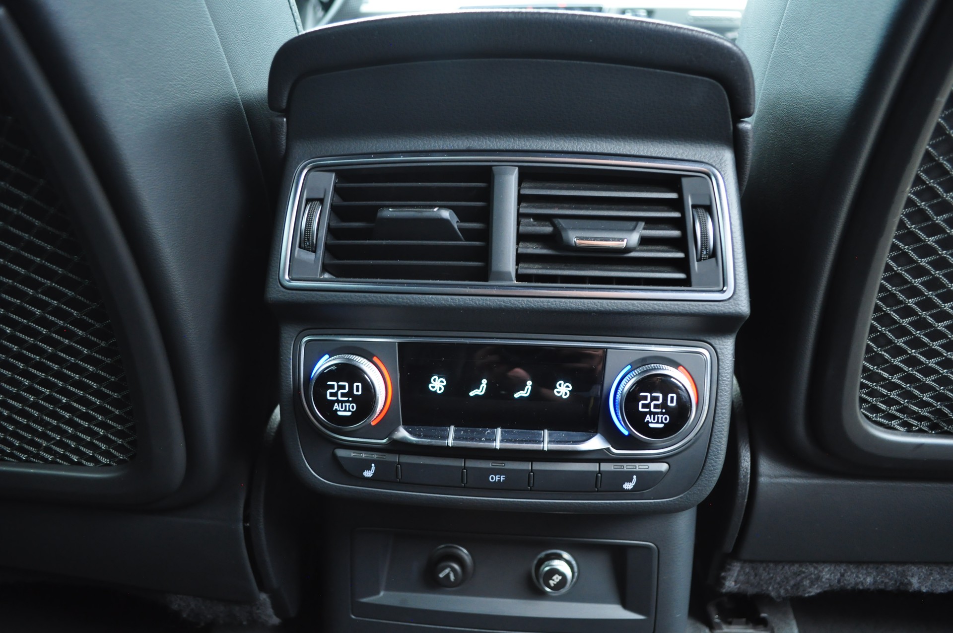 AUDI Q7 50 TDI quattro-image-10