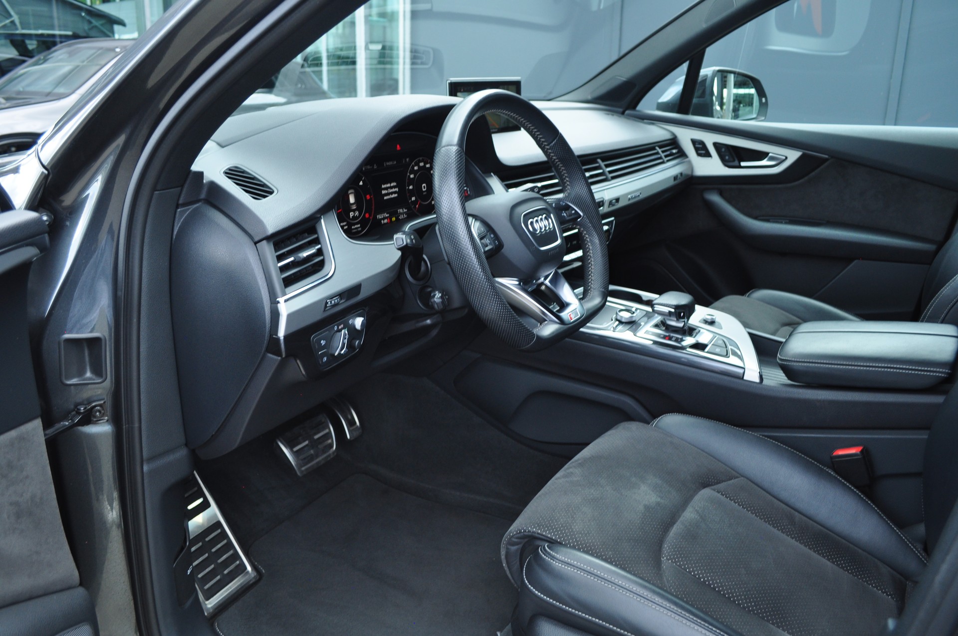 AUDI Q7 50 TDI quattro-image-16