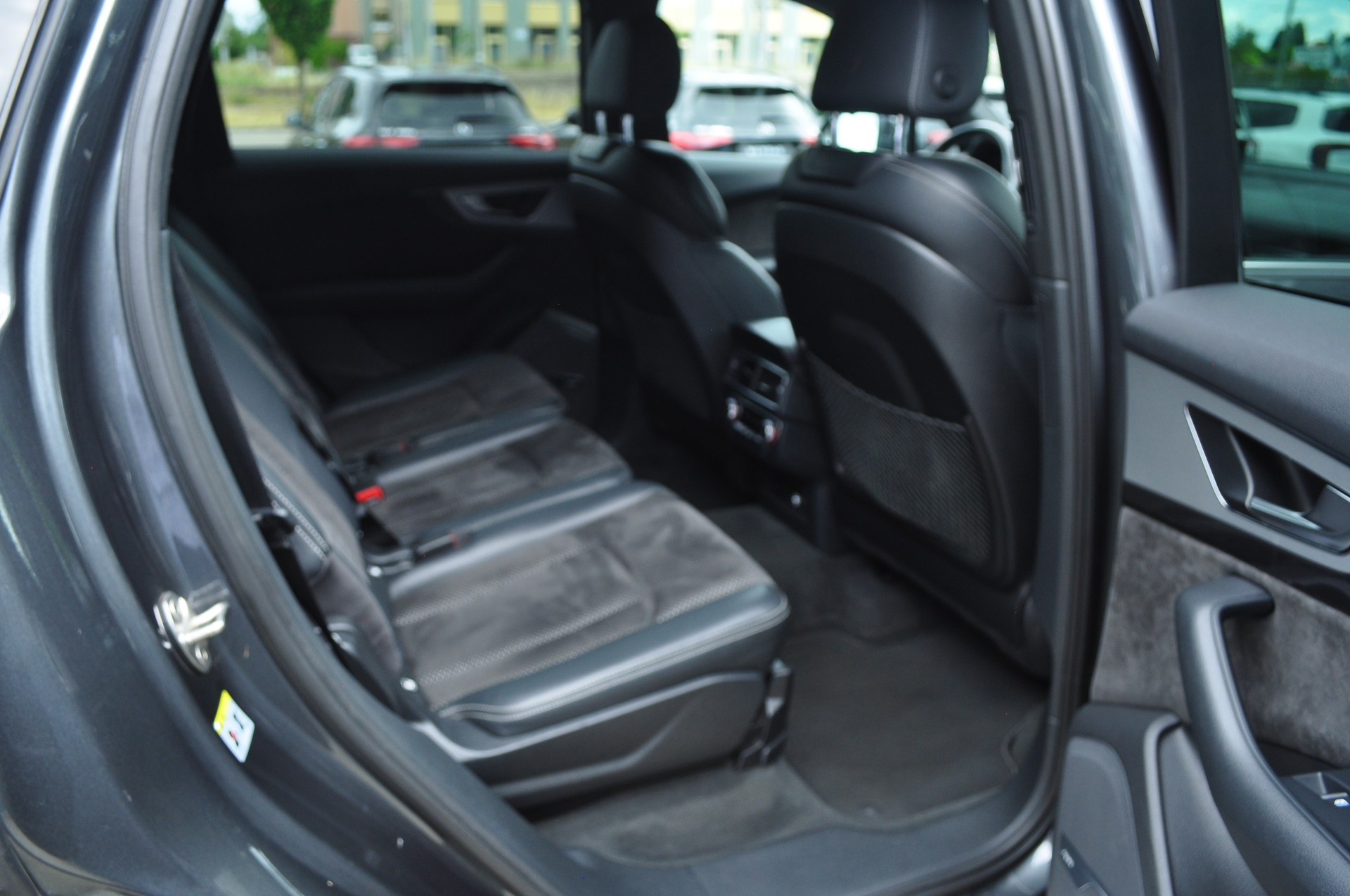 AUDI Q7 50 TDI quattro-image-9