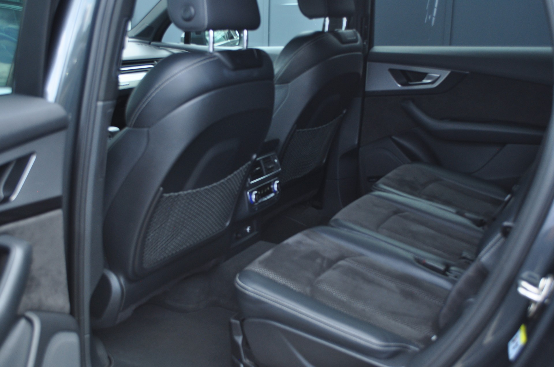AUDI Q7 50 TDI quattro-image-14